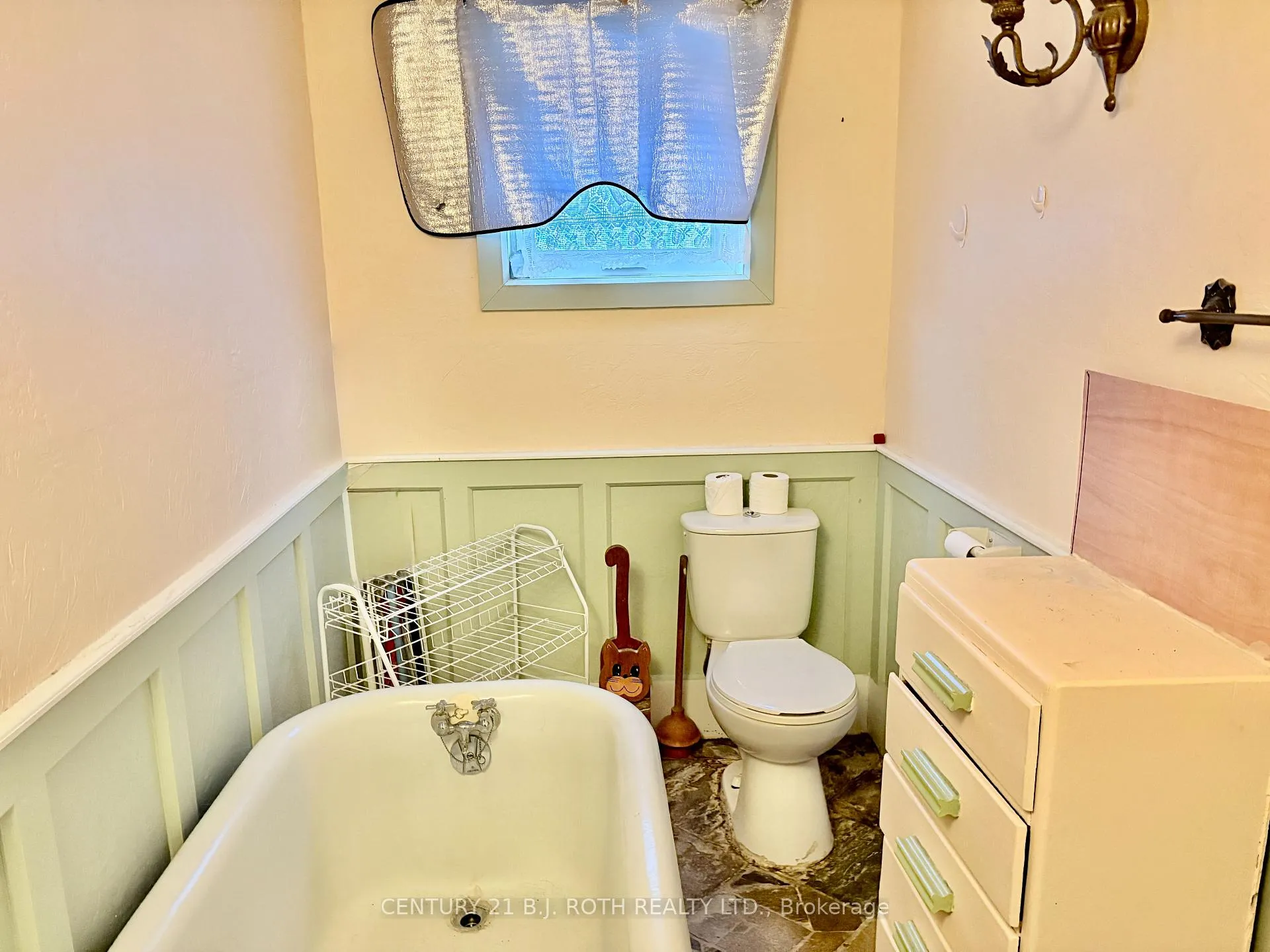 Photo 14 of 20 Shamrock Crescent, Essa, Rural Essa — HOMEH