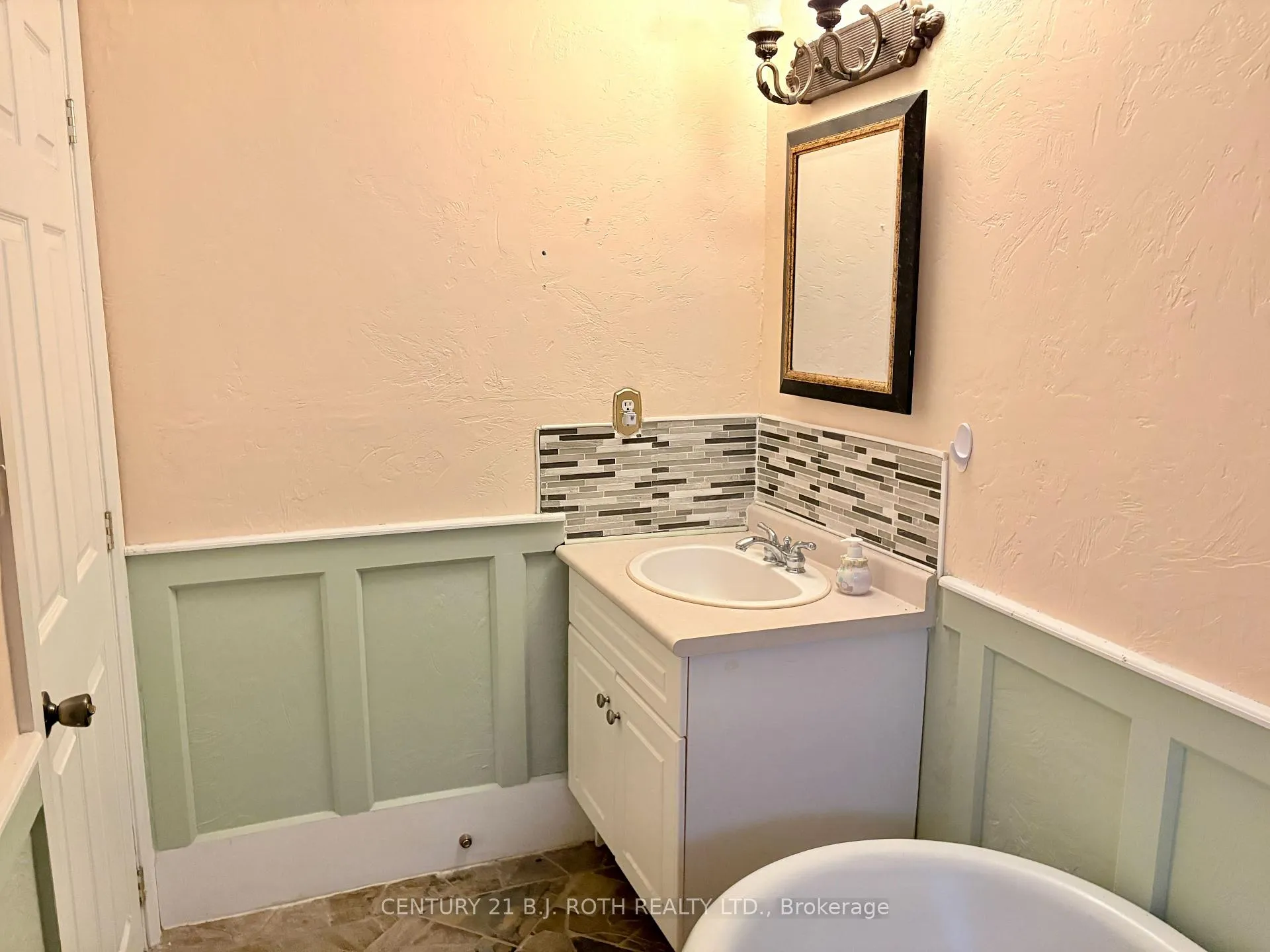 Photo 16 of 20 Shamrock Crescent, Essa, Rural Essa — HOMEH