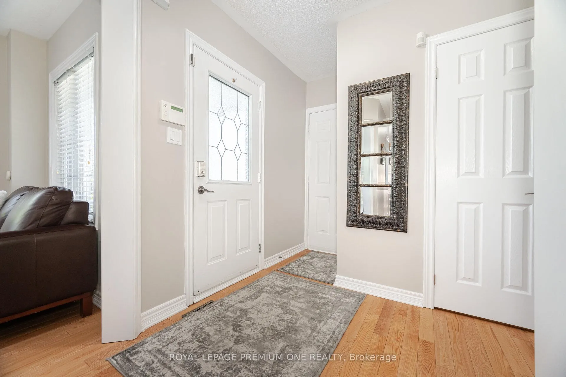 Photo 2 of 71 Archbury Circle, Caledon, Bolton East — HOMEH