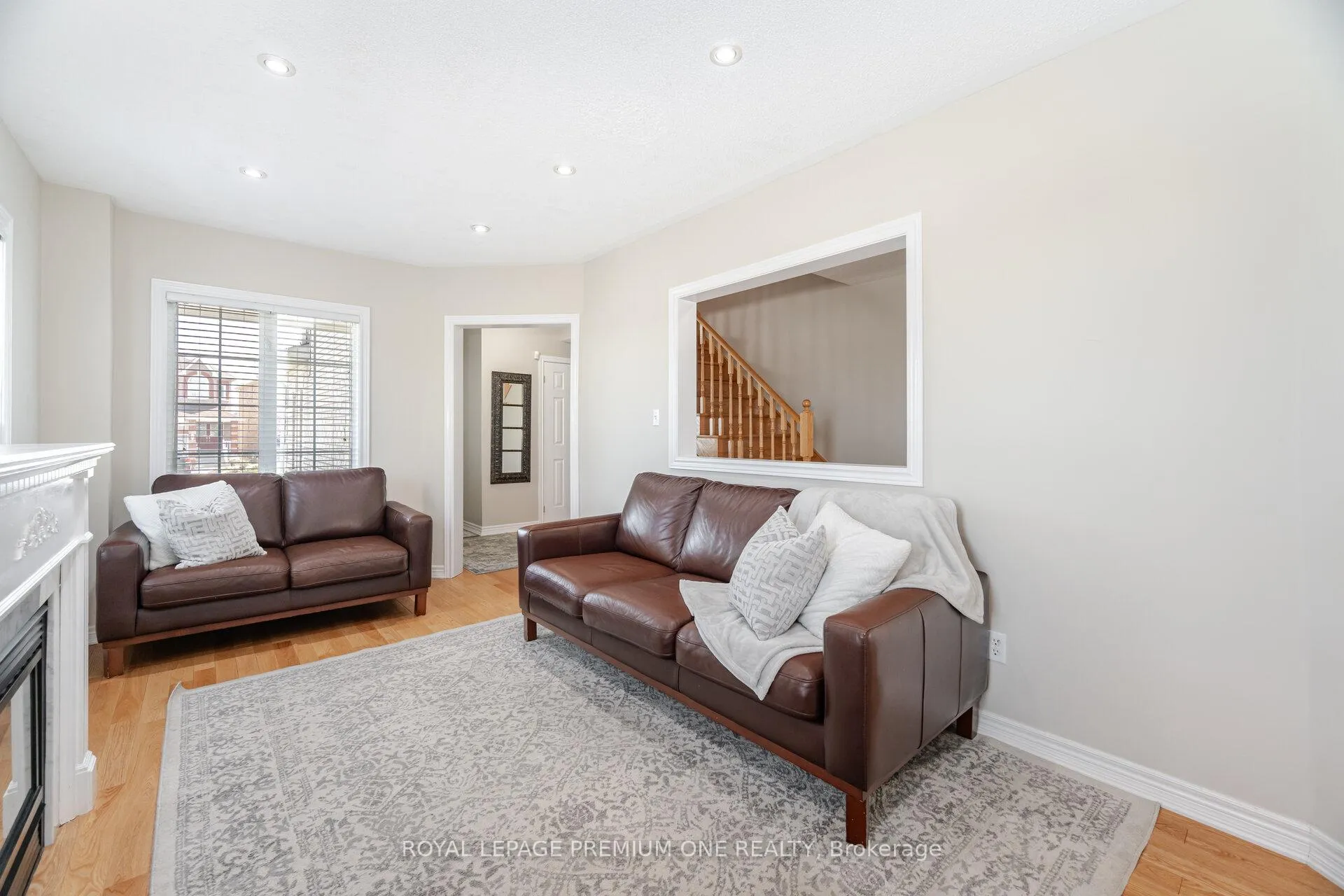 Photo 4 of 71 Archbury Circle, Caledon, Bolton East — HOMEH