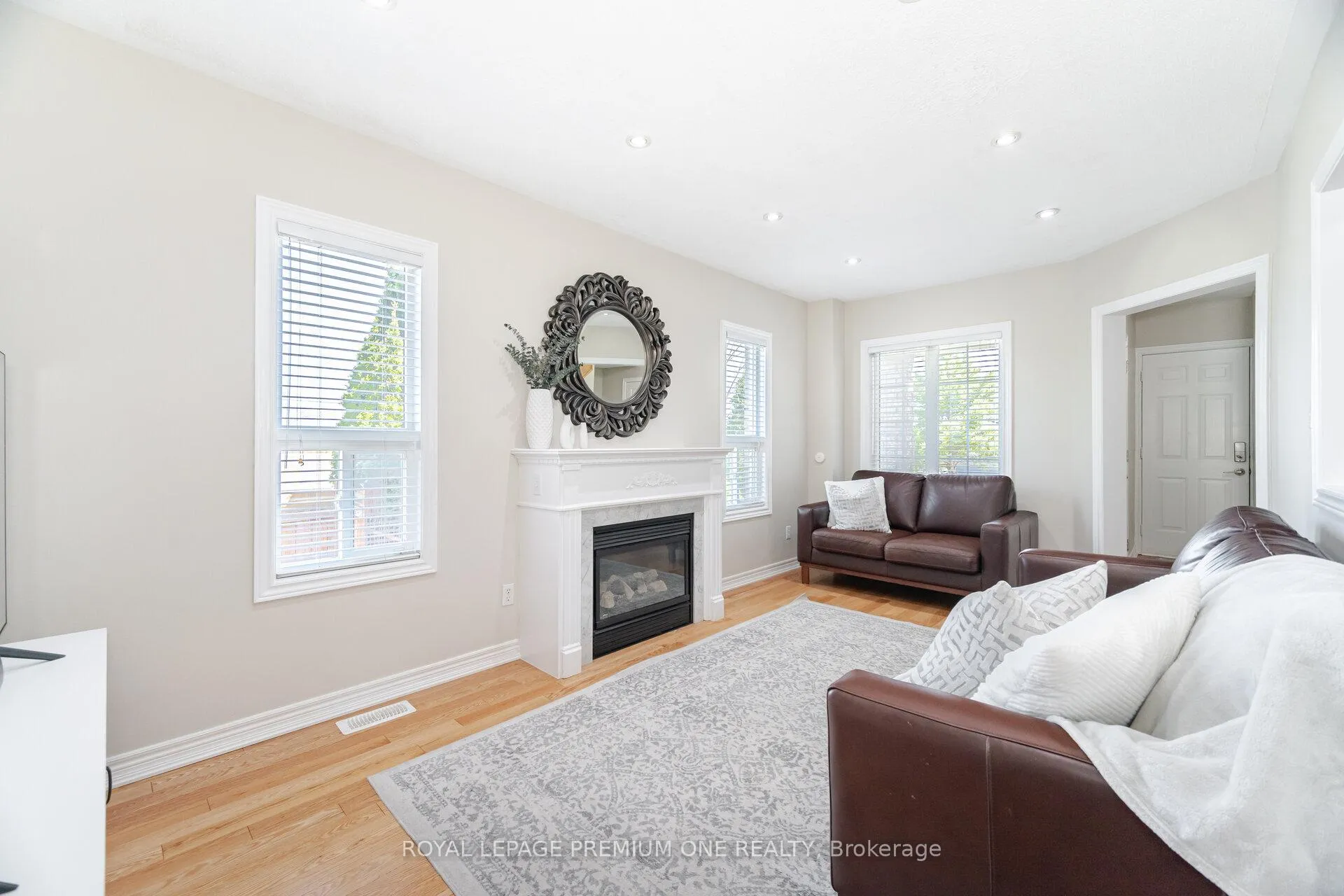 Photo 5 of 71 Archbury Circle, Caledon, Bolton East — HOMEH