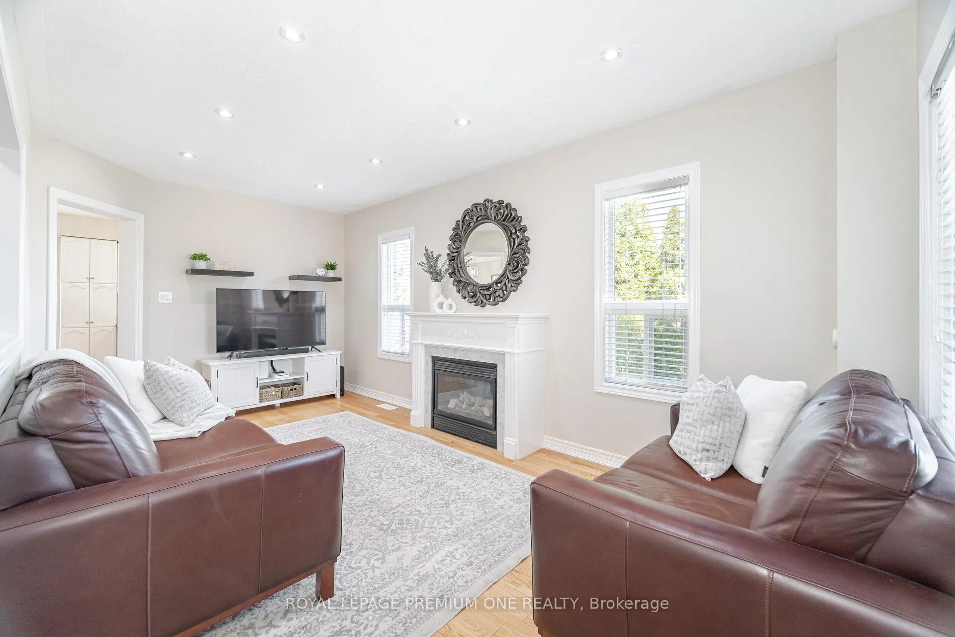 Photo 6 of 71 Archbury Circle, Caledon, Bolton East — HOMEH