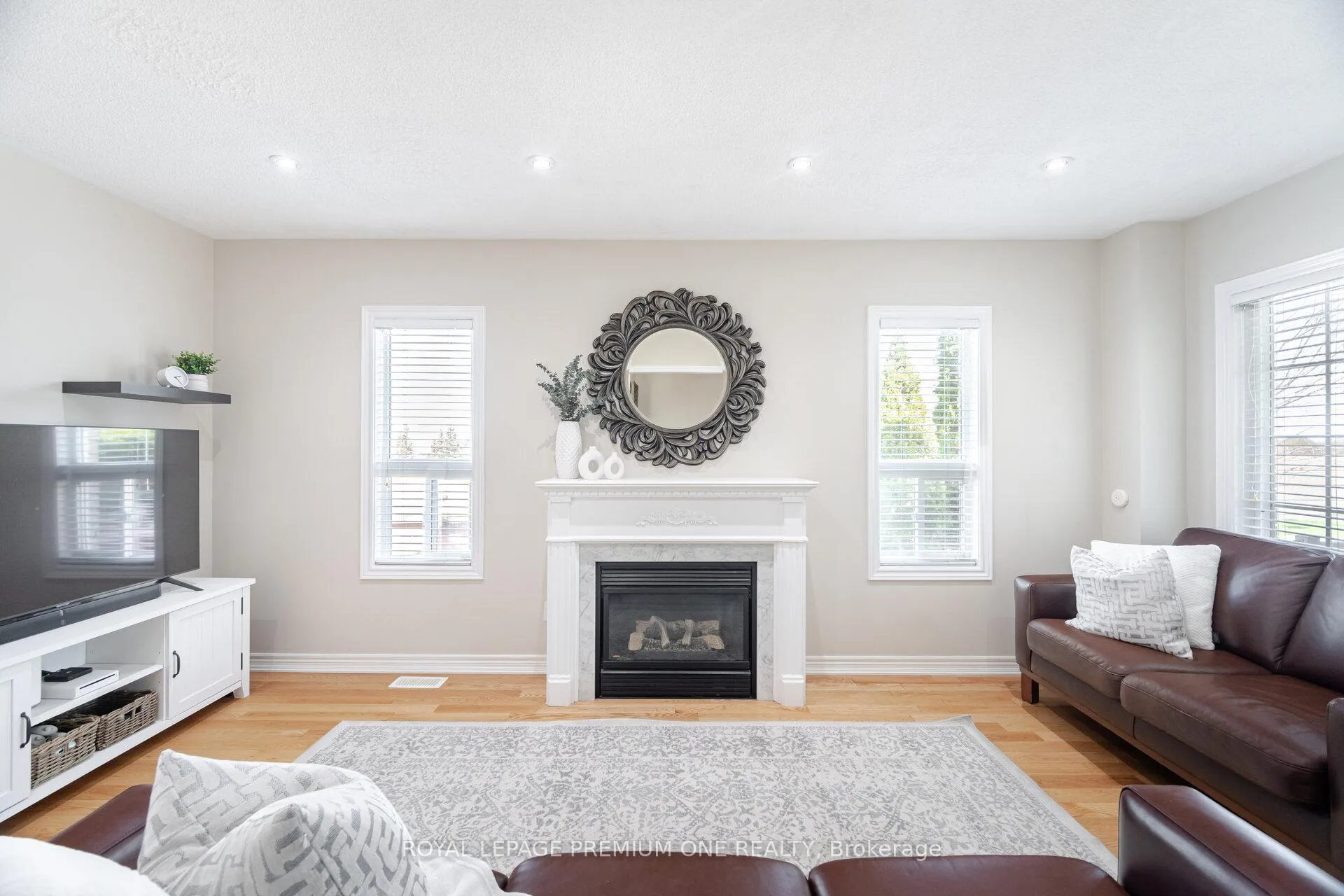 Photo 8 of 71 Archbury Circle, Caledon, Bolton East — HOMEH