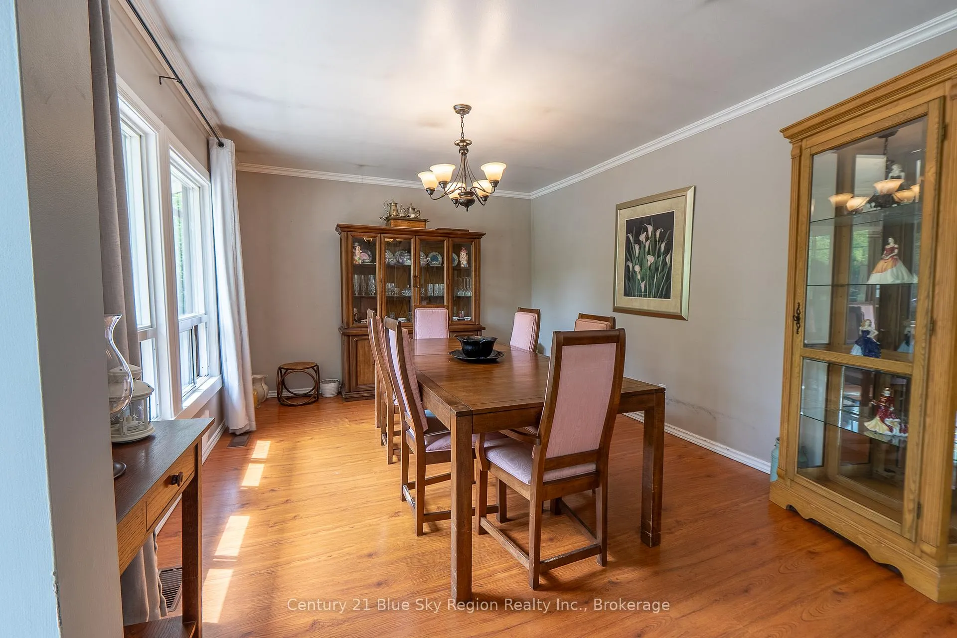 Photo 5 of 927 Albert Street N, Strong — HOMEH