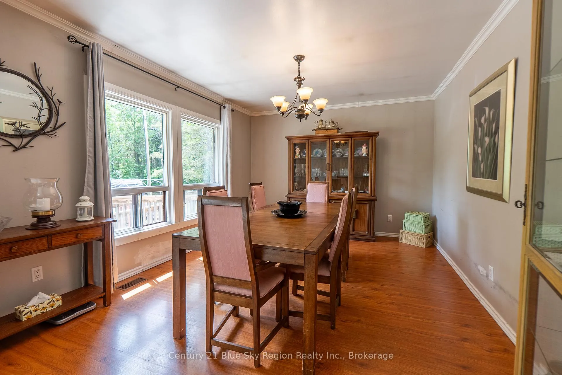 Photo 6 of 927 Albert Street N, Strong — HOMEH