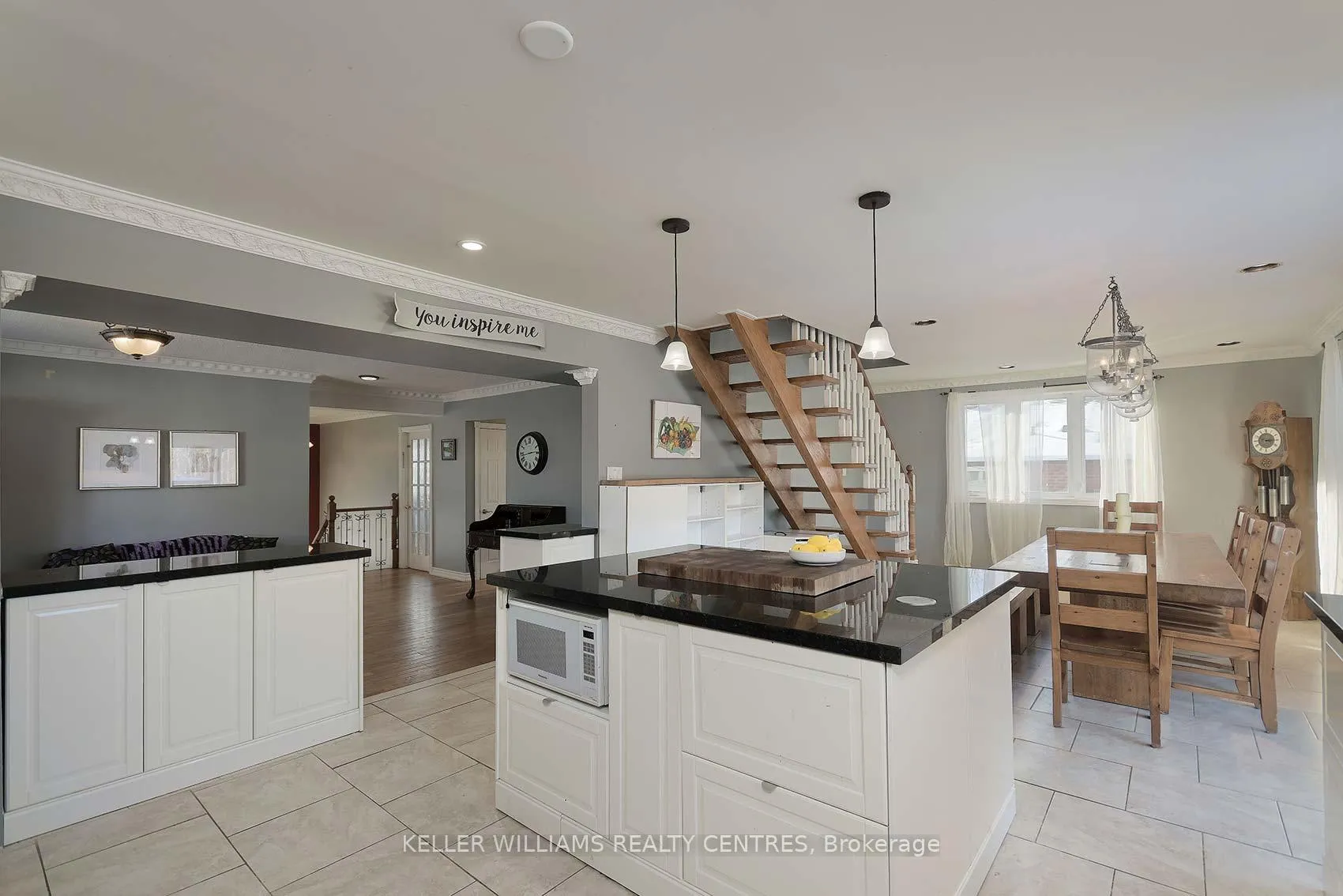 Photo 6 of 1076 Ewart Street, Innisfil, Rural Innisfil — HOMEH