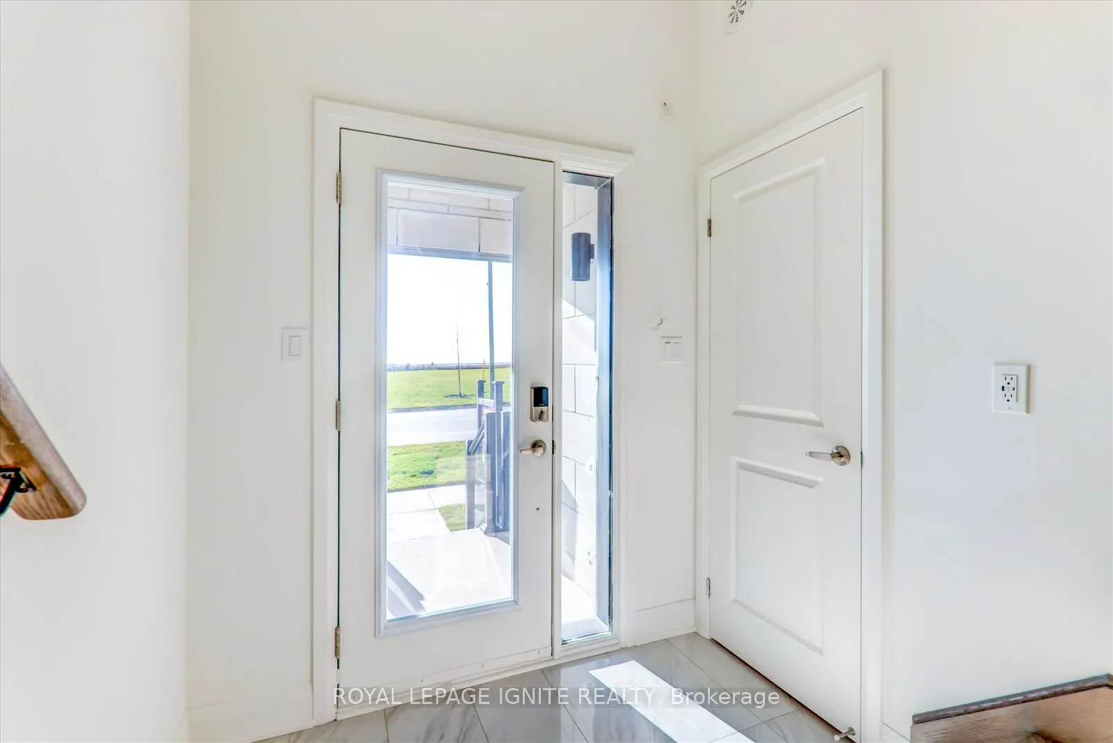 Photo 5 of 821 Port Darlington Road, Clarington, Bowmanville — HOMEH