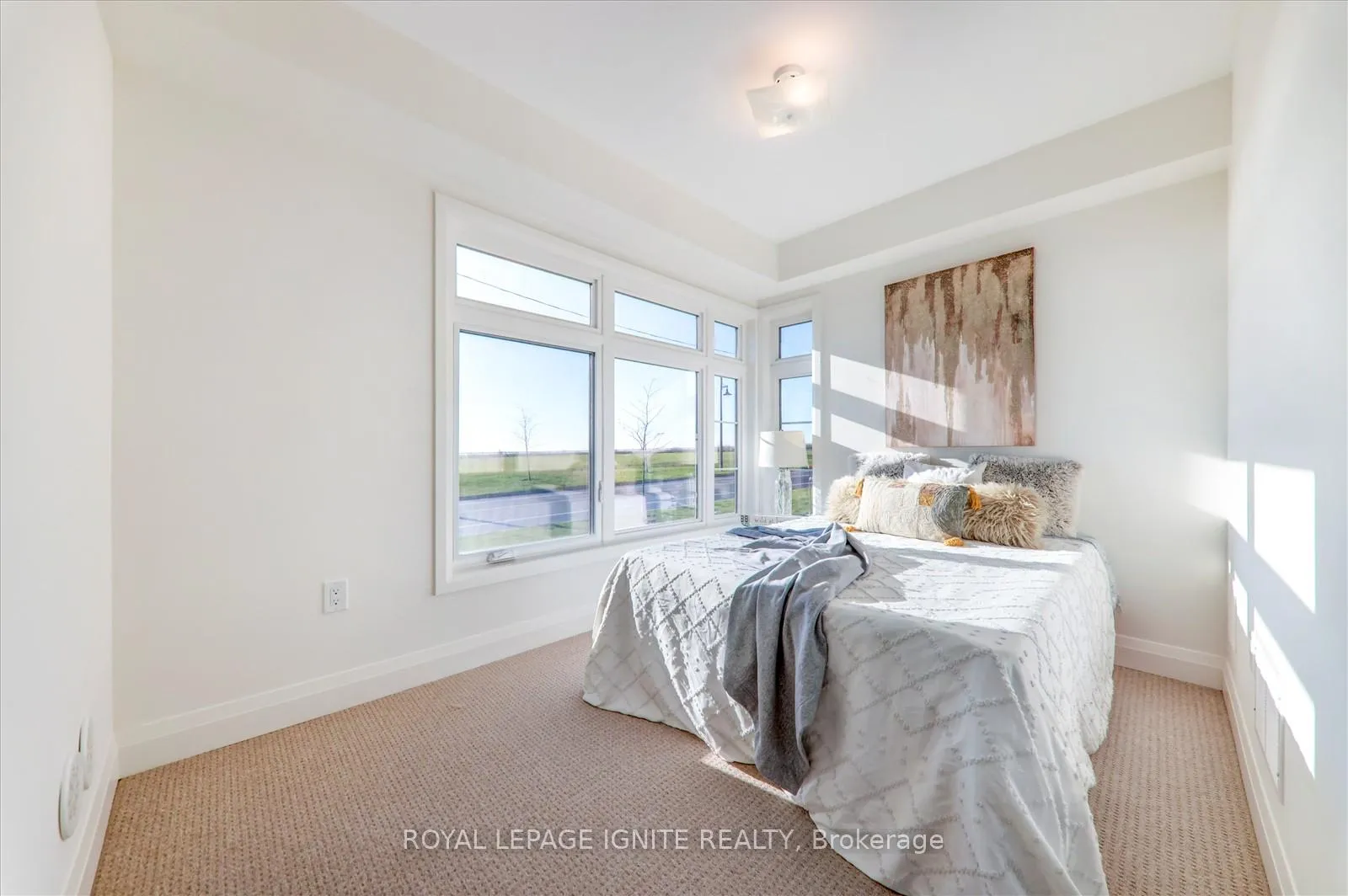 Photo 6 of 821 Port Darlington Road, Clarington, Bowmanville — HOMEH
