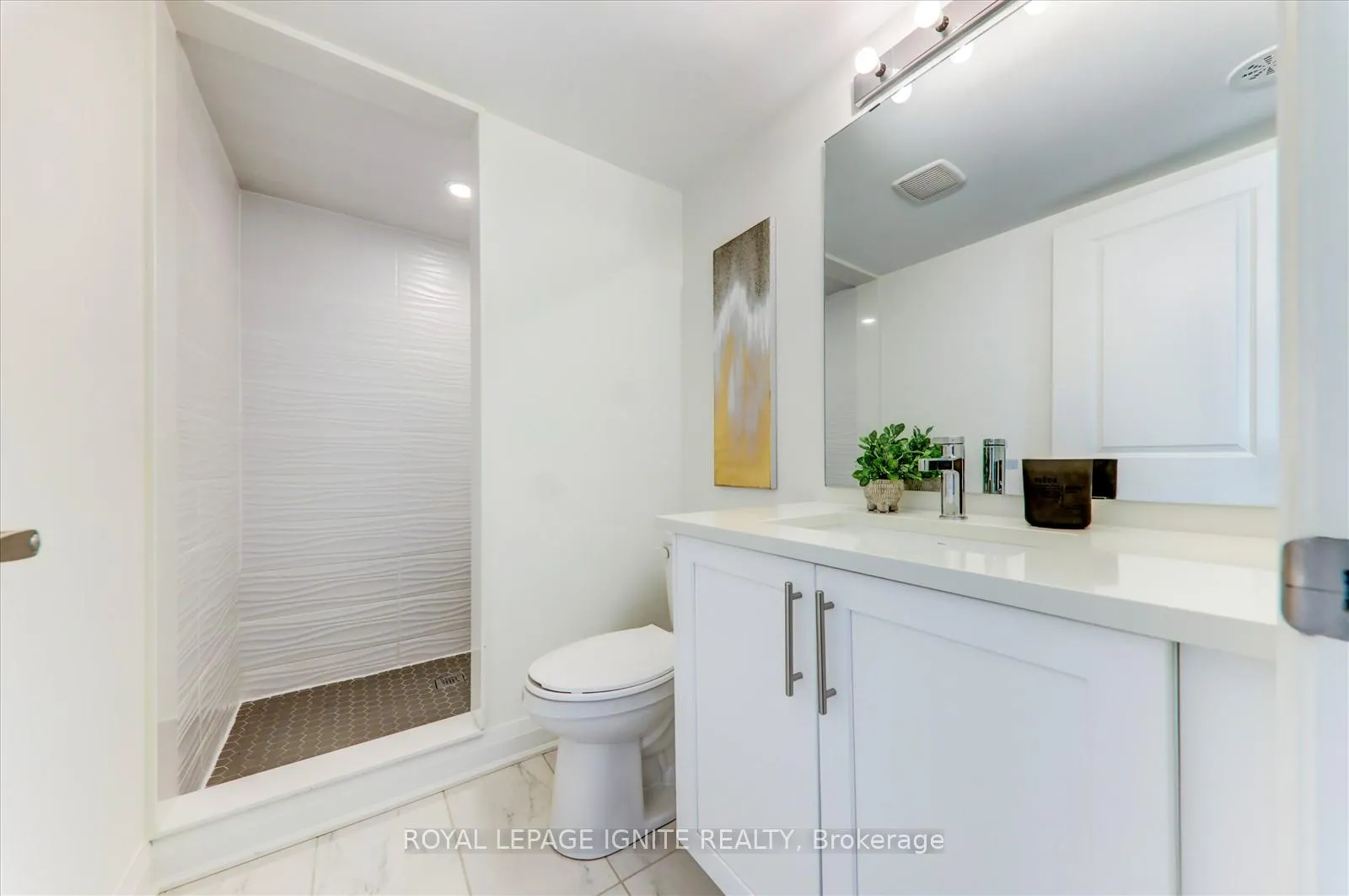 Photo 9 of 821 Port Darlington Road, Clarington, Bowmanville — HOMEH