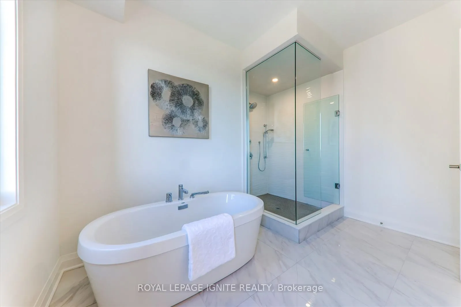 Photo 29 of 821 Port Darlington Road, Clarington, Bowmanville — HOMEH