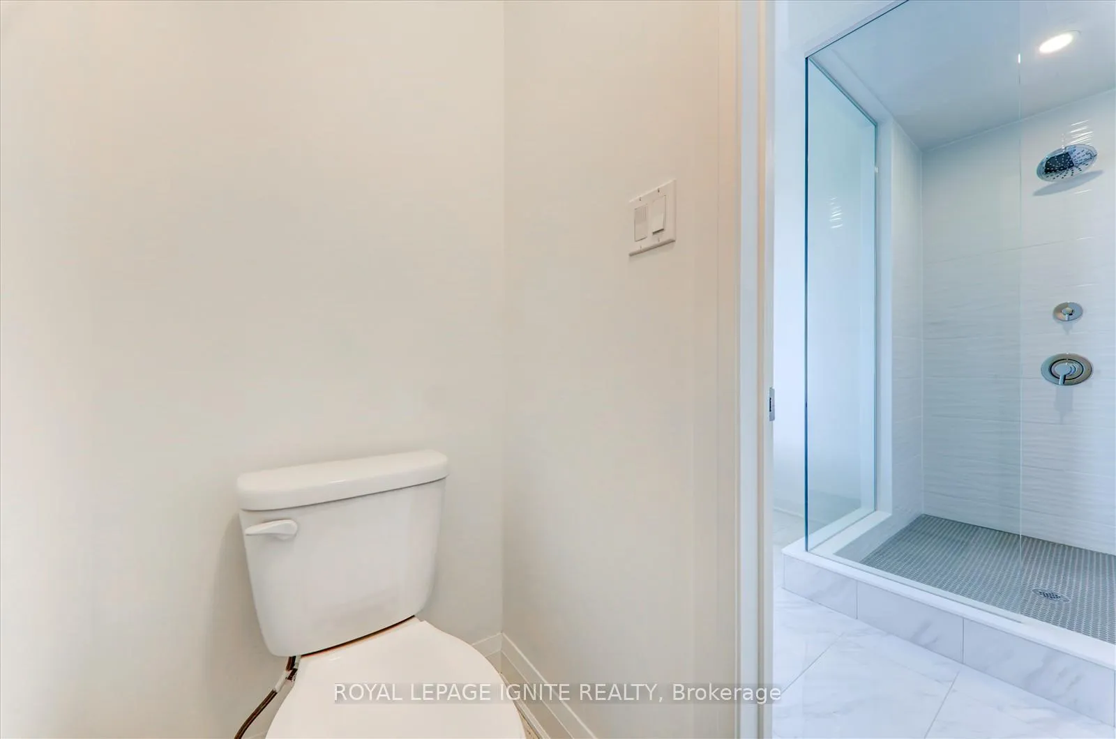 Photo 30 of 821 Port Darlington Road, Clarington, Bowmanville — HOMEH