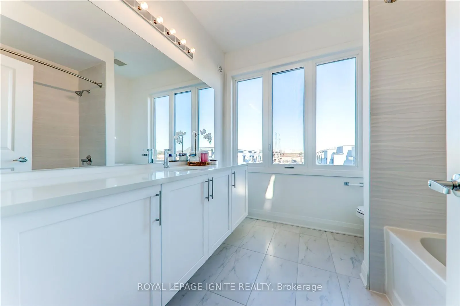 Photo 35 of 821 Port Darlington Road, Clarington, Bowmanville — HOMEH
