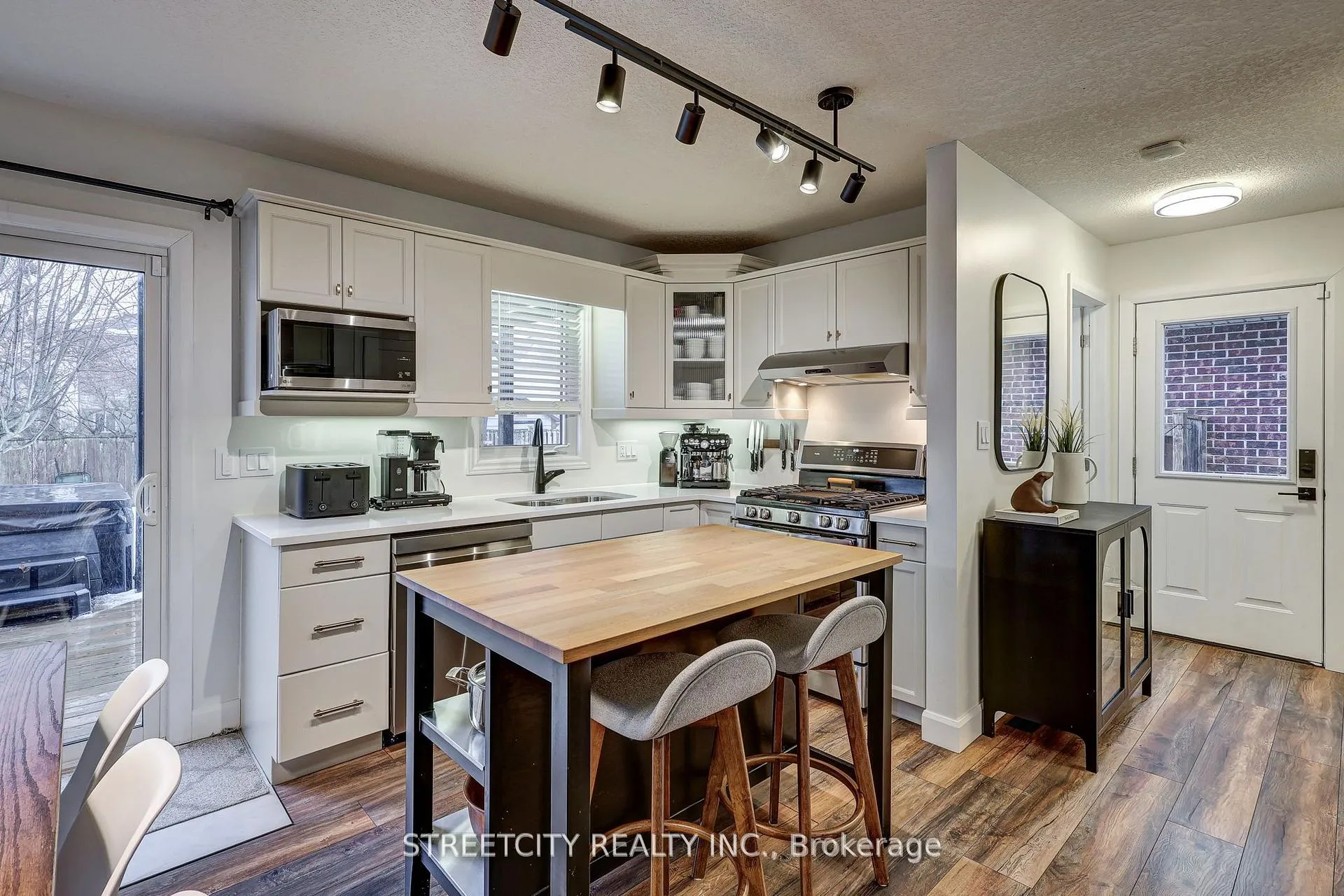 Photo 10 of 105 Penhale Avenue, St. Thomas — HOMEH