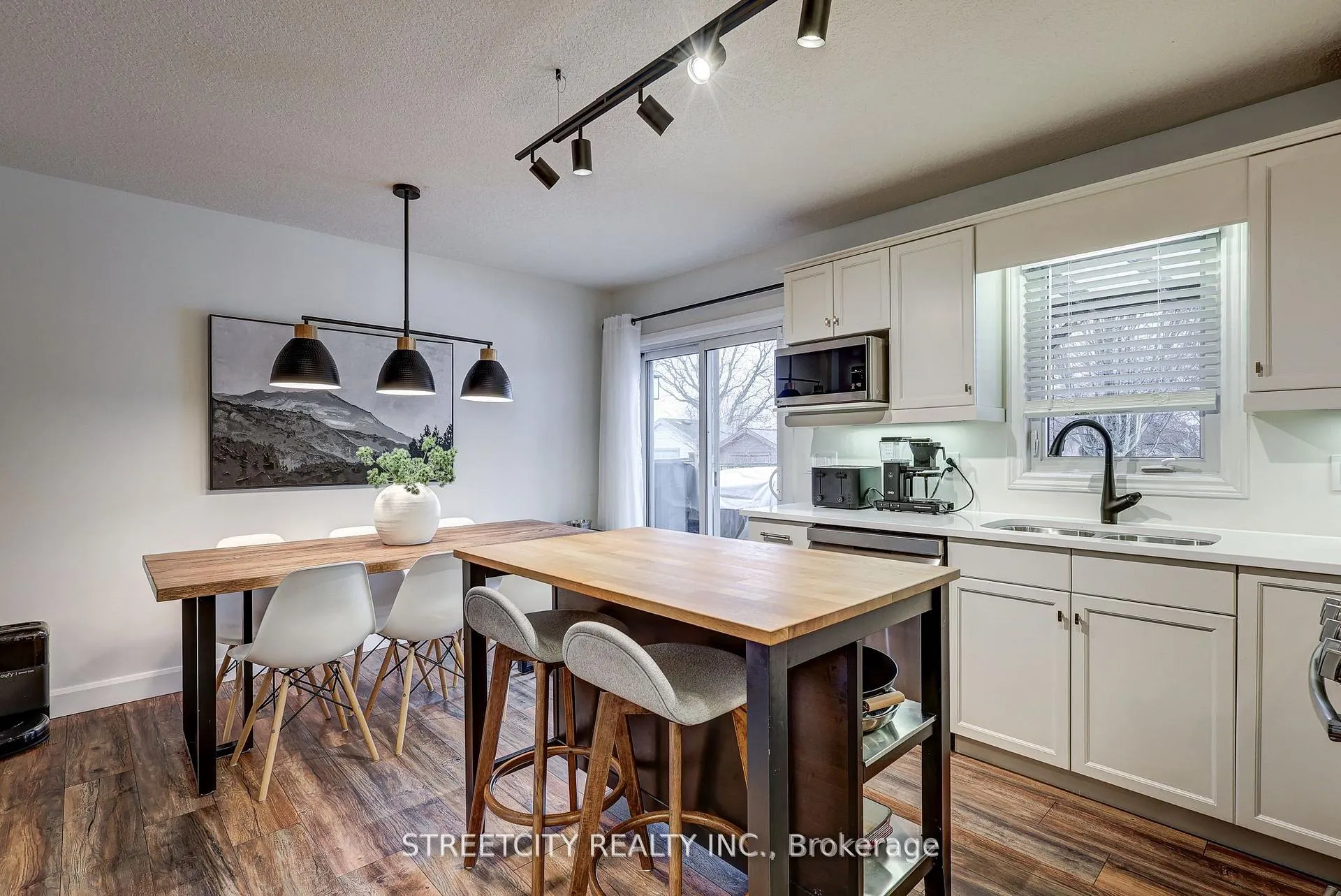 Photo 11 of 105 Penhale Avenue, St. Thomas — HOMEH