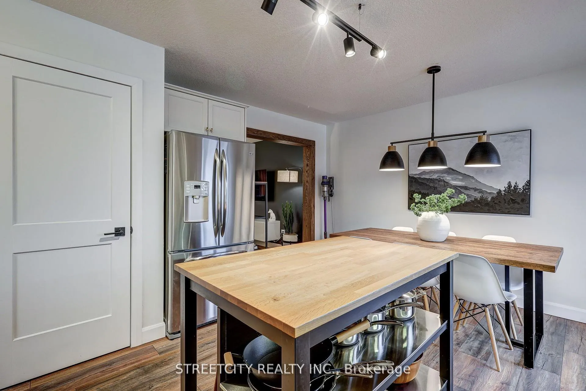 Photo 12 of 105 Penhale Avenue, St. Thomas — HOMEH
