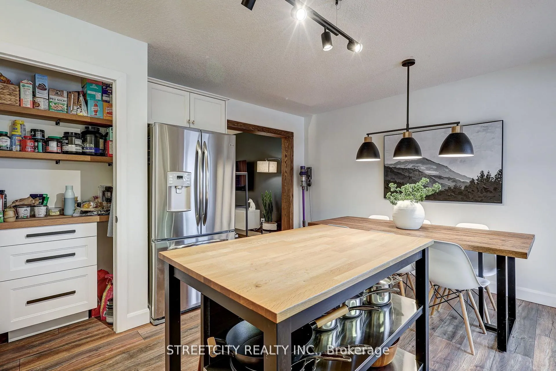 Photo 13 of 105 Penhale Avenue, St. Thomas — HOMEH
