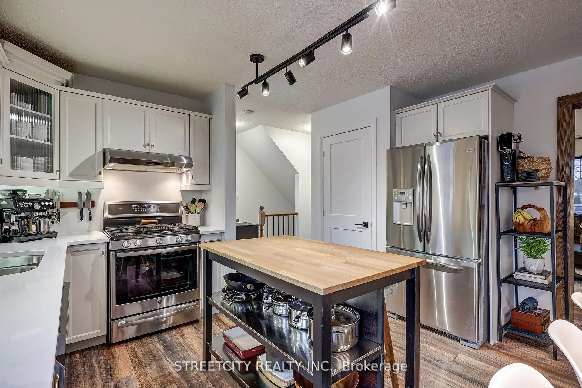 Photo 16 of 105 Penhale Avenue, St. Thomas — HOMEH