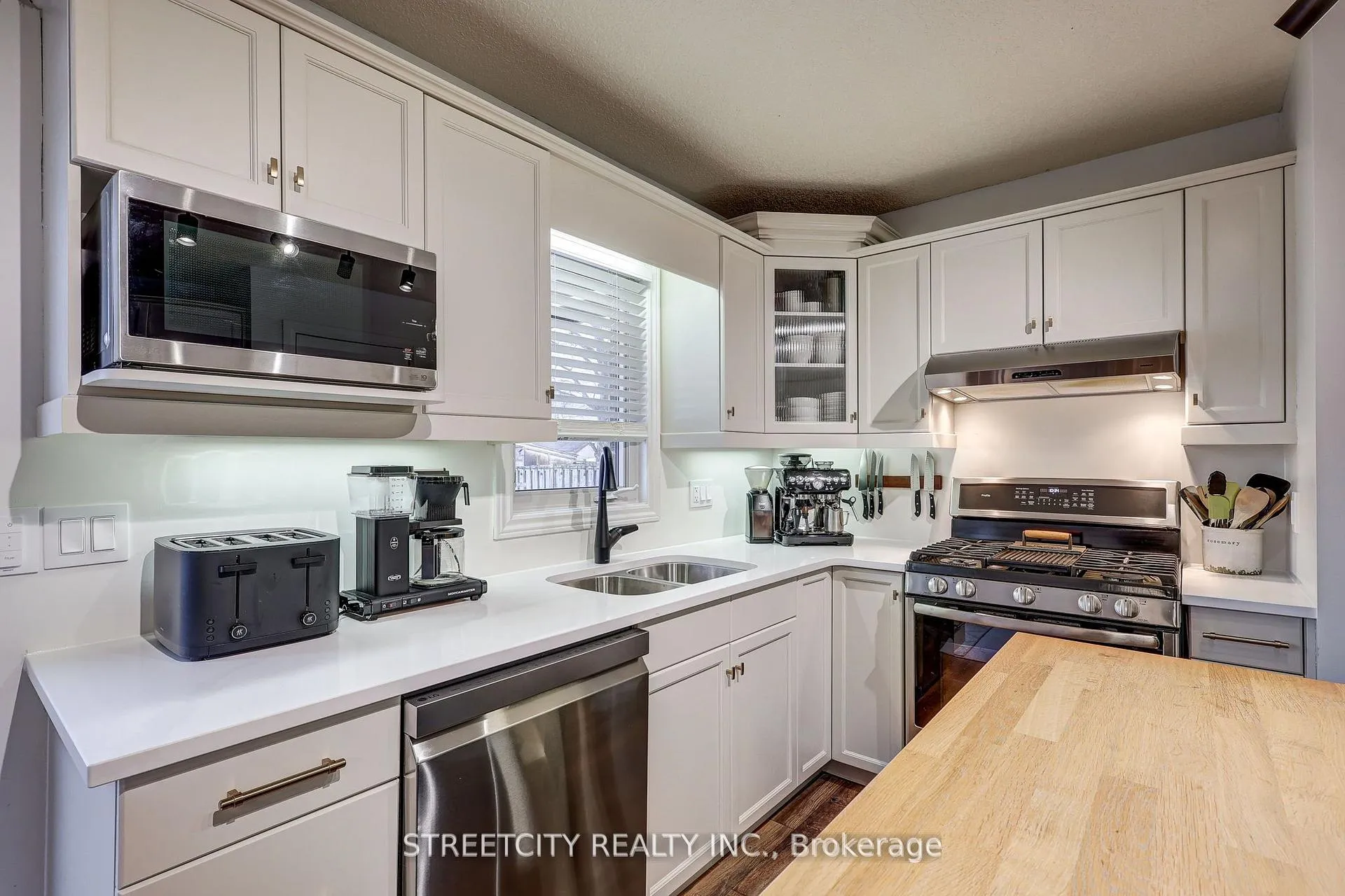 Photo 17 of 105 Penhale Avenue, St. Thomas — HOMEH