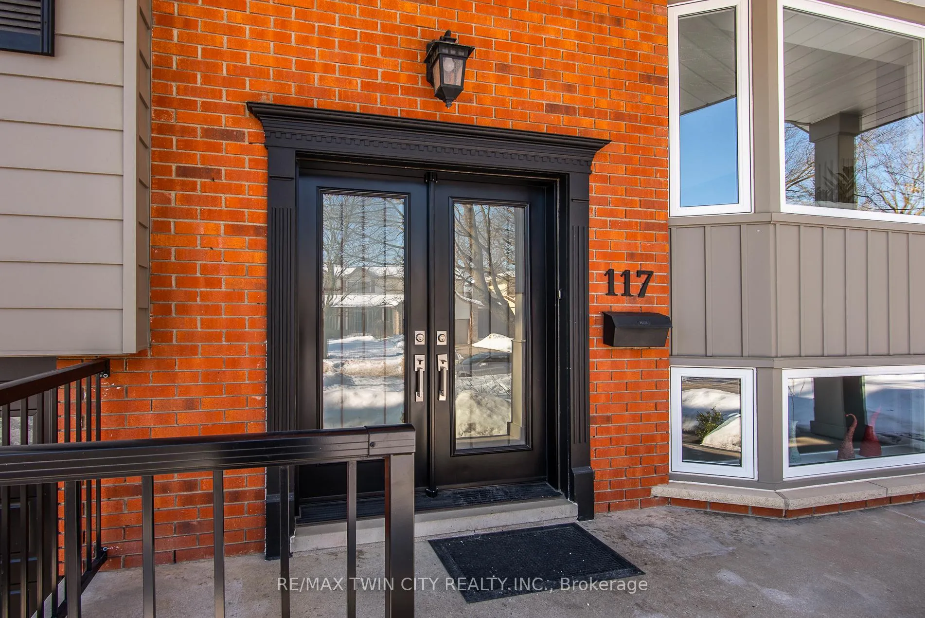 Photo 4 of 117 Candlewood Crescent, Waterloo — HOMEH