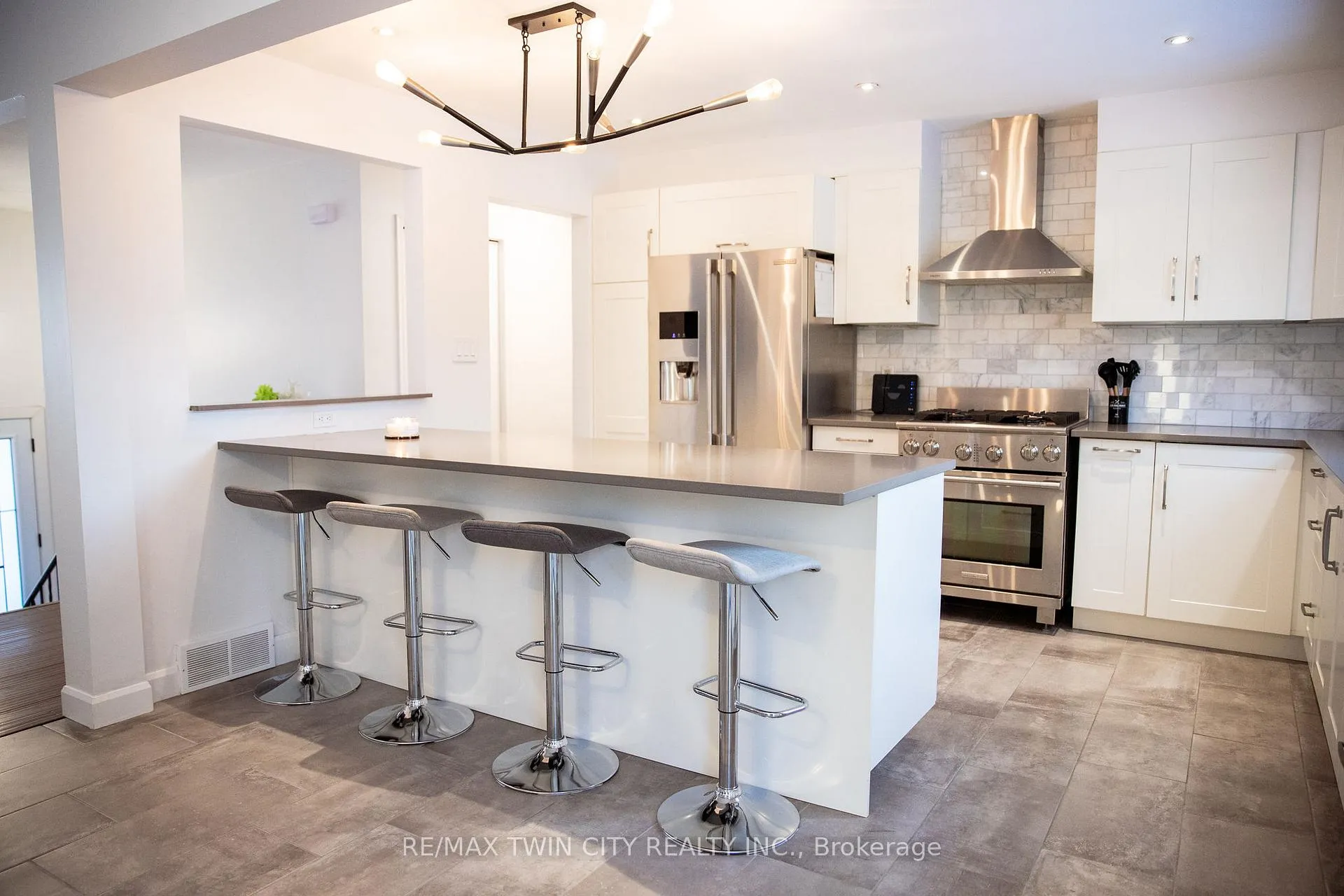 Photo 12 of 117 Candlewood Crescent, Waterloo — HOMEH
