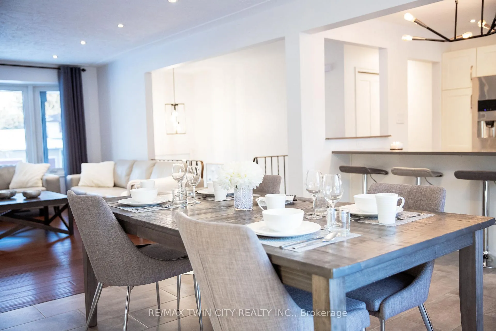 Photo 13 of 117 Candlewood Crescent, Waterloo — HOMEH