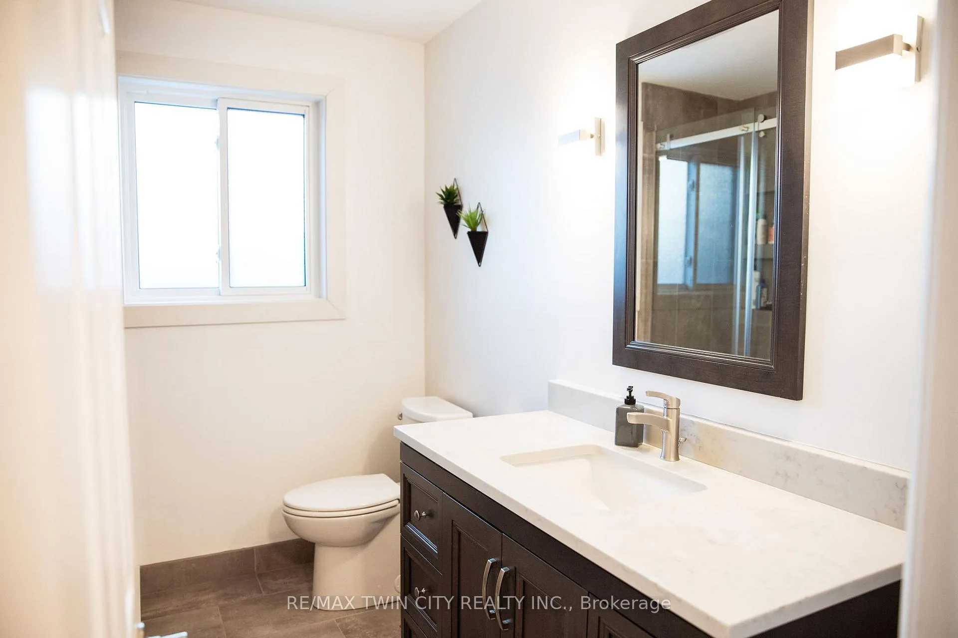 Photo 23 of 117 Candlewood Crescent, Waterloo — HOMEH