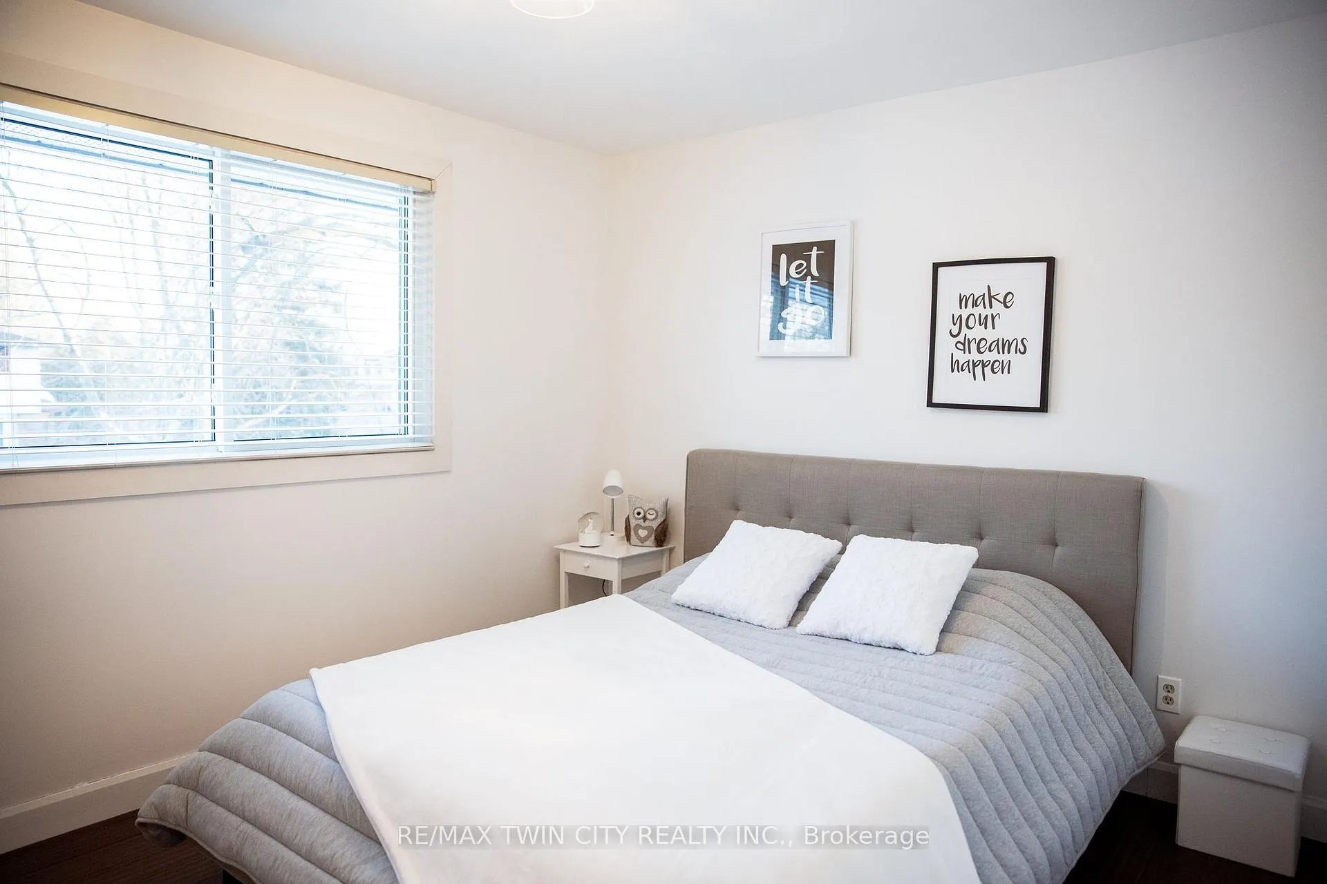 Photo 25 of 117 Candlewood Crescent, Waterloo — HOMEH