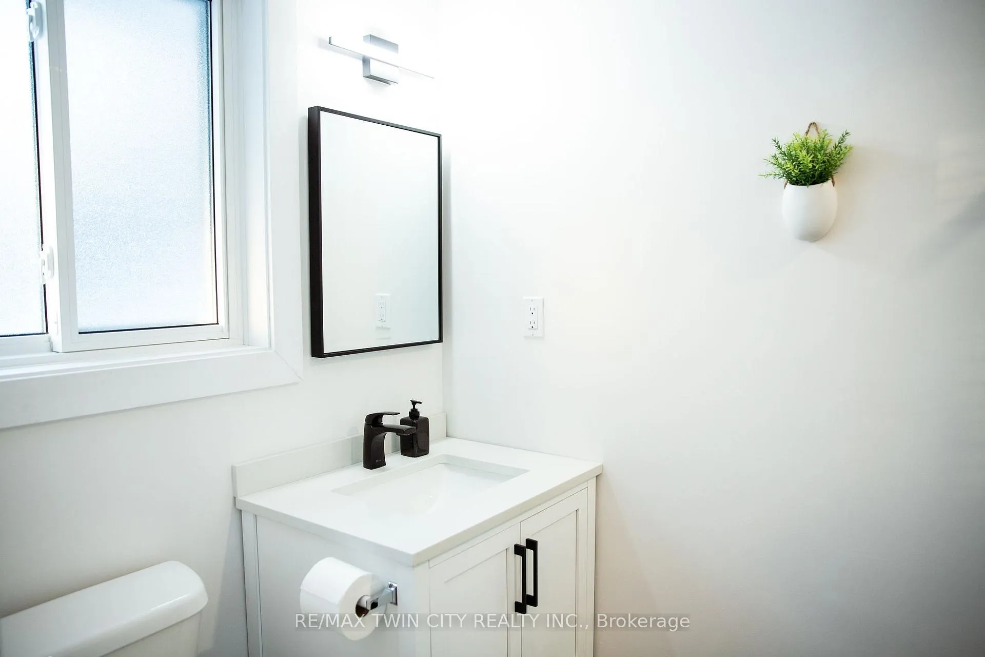 Photo 29 of 117 Candlewood Crescent, Waterloo — HOMEH
