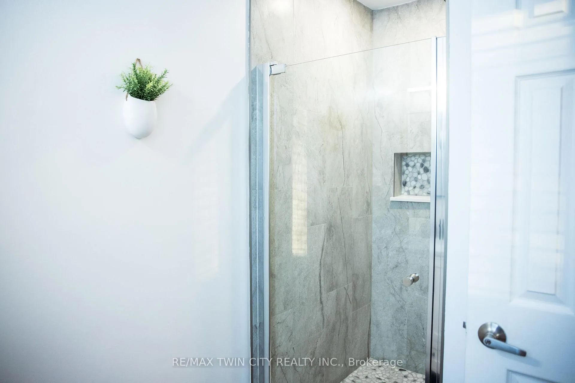 Photo 30 of 117 Candlewood Crescent, Waterloo — HOMEH