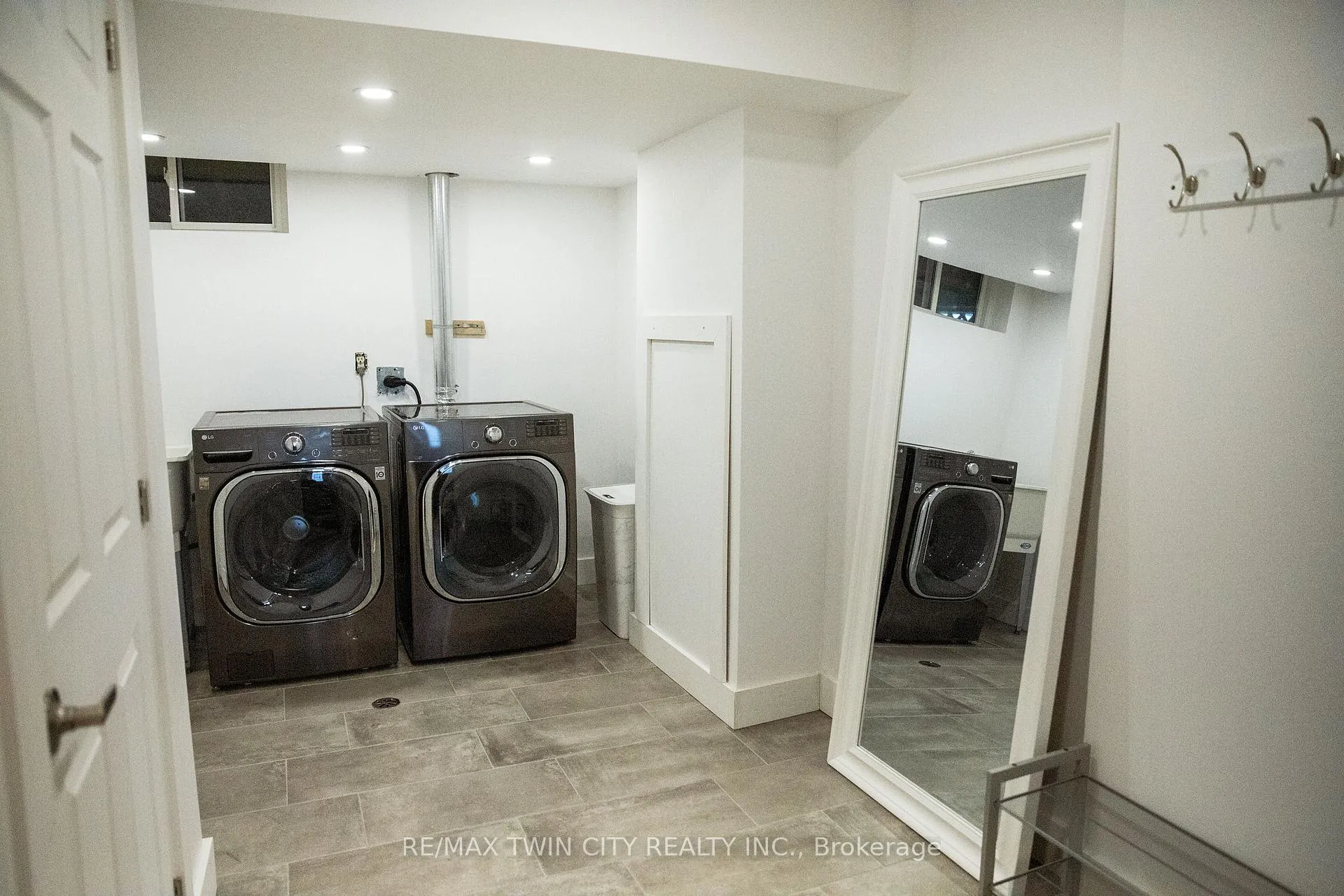 Photo 34 of 117 Candlewood Crescent, Waterloo — HOMEH