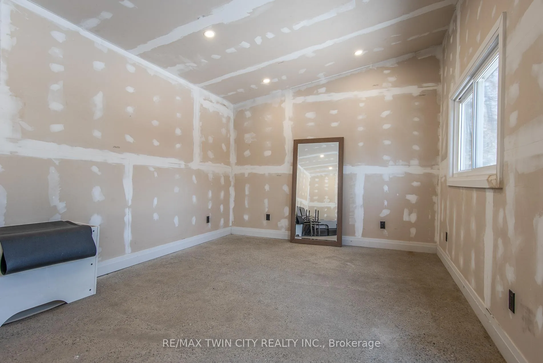 Photo 37 of 117 Candlewood Crescent, Waterloo — HOMEH