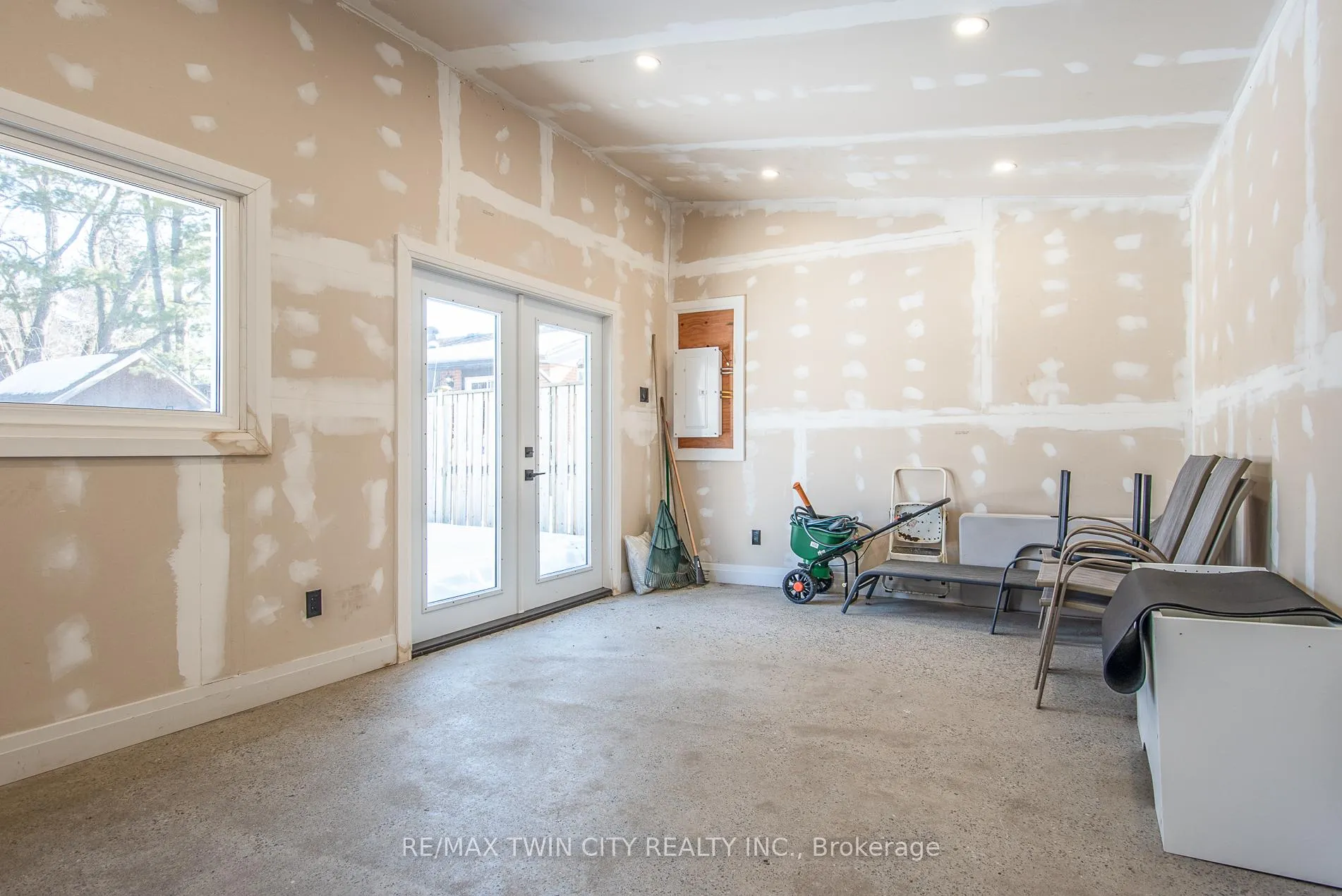 Photo 38 of 117 Candlewood Crescent, Waterloo — HOMEH