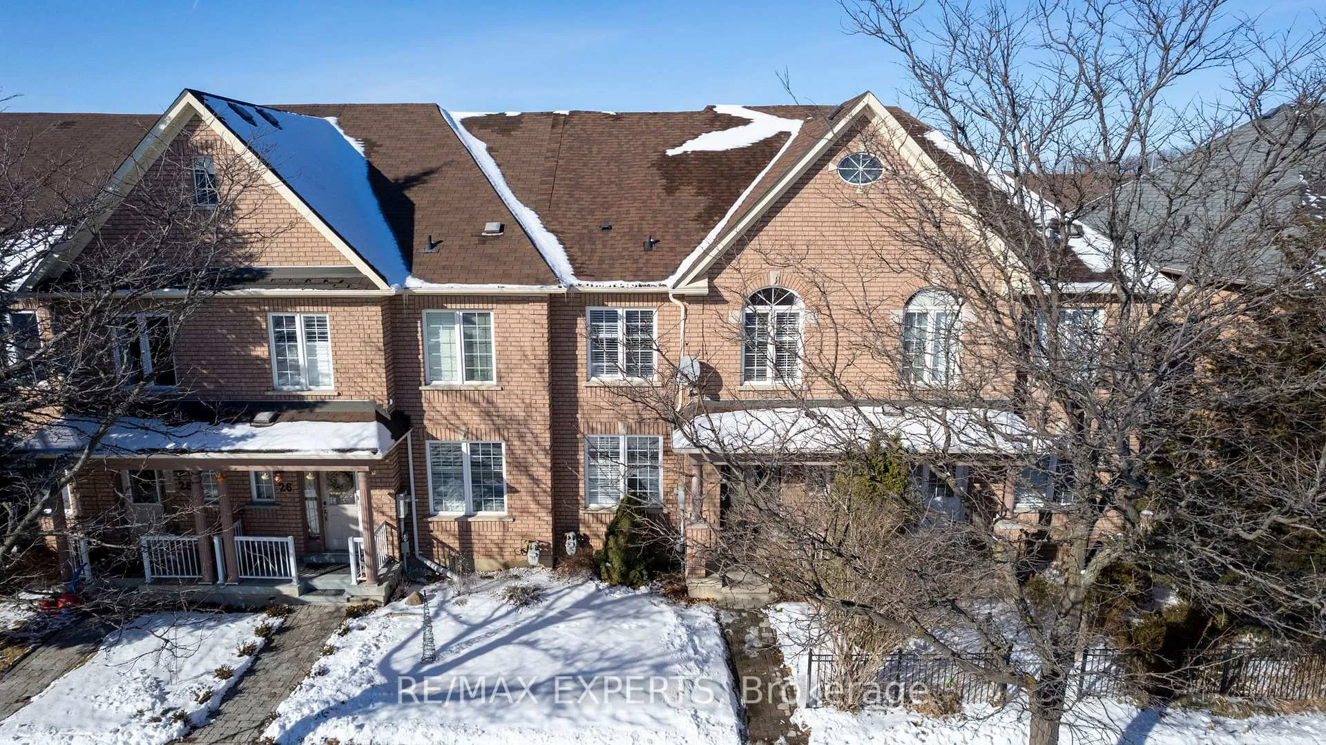 Photo 2 of 24 Dufferin Hill Drive, Vaughan, Patterson — HOMEH