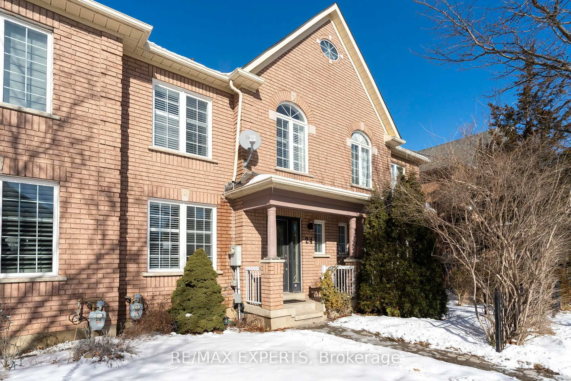 Photo 3 of 24 Dufferin Hill Drive, Vaughan, Patterson — HOMEH