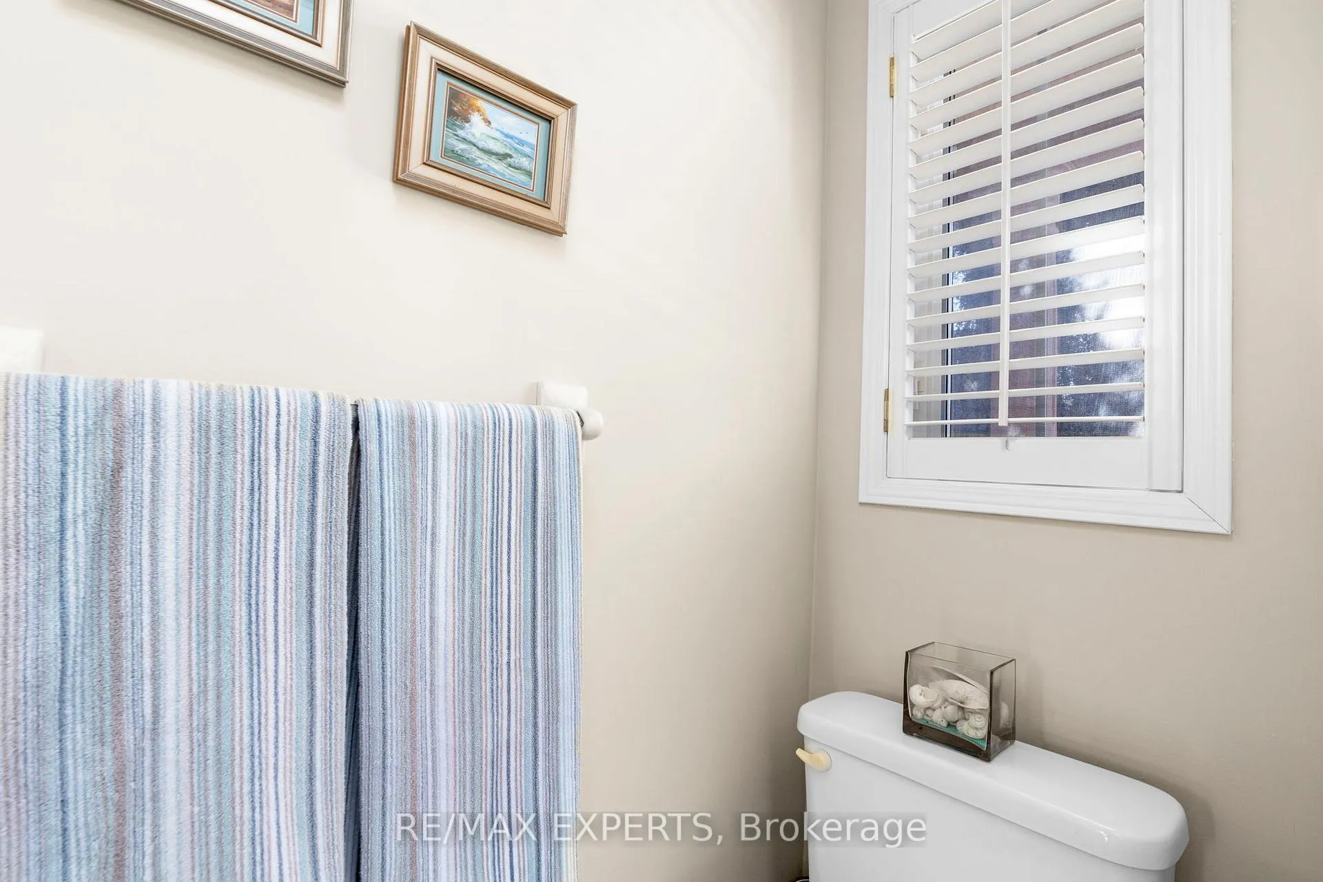 Photo 14 of 24 Dufferin Hill Drive, Vaughan, Patterson — HOMEH