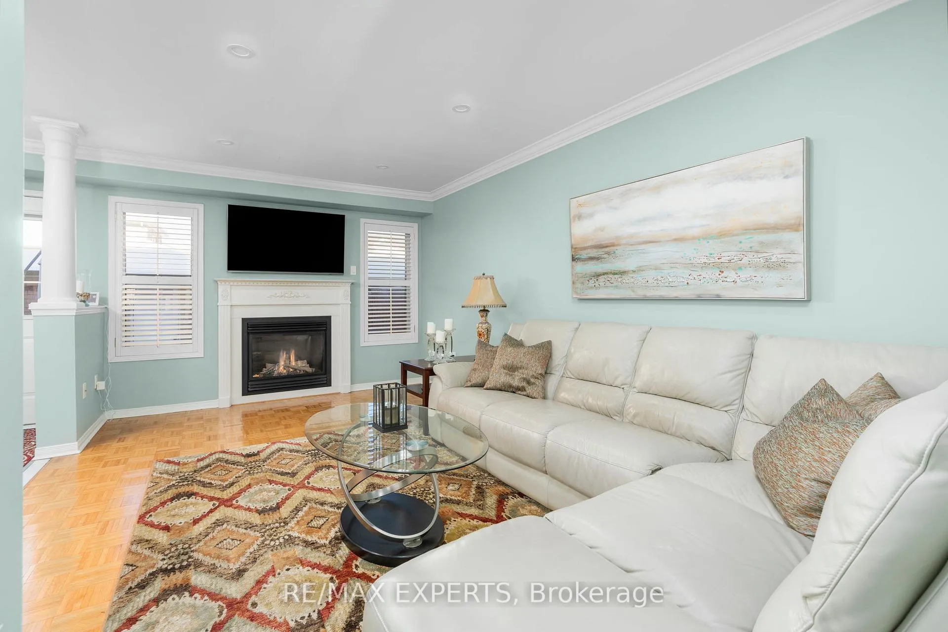 Photo 16 of 24 Dufferin Hill Drive, Vaughan, Patterson — HOMEH