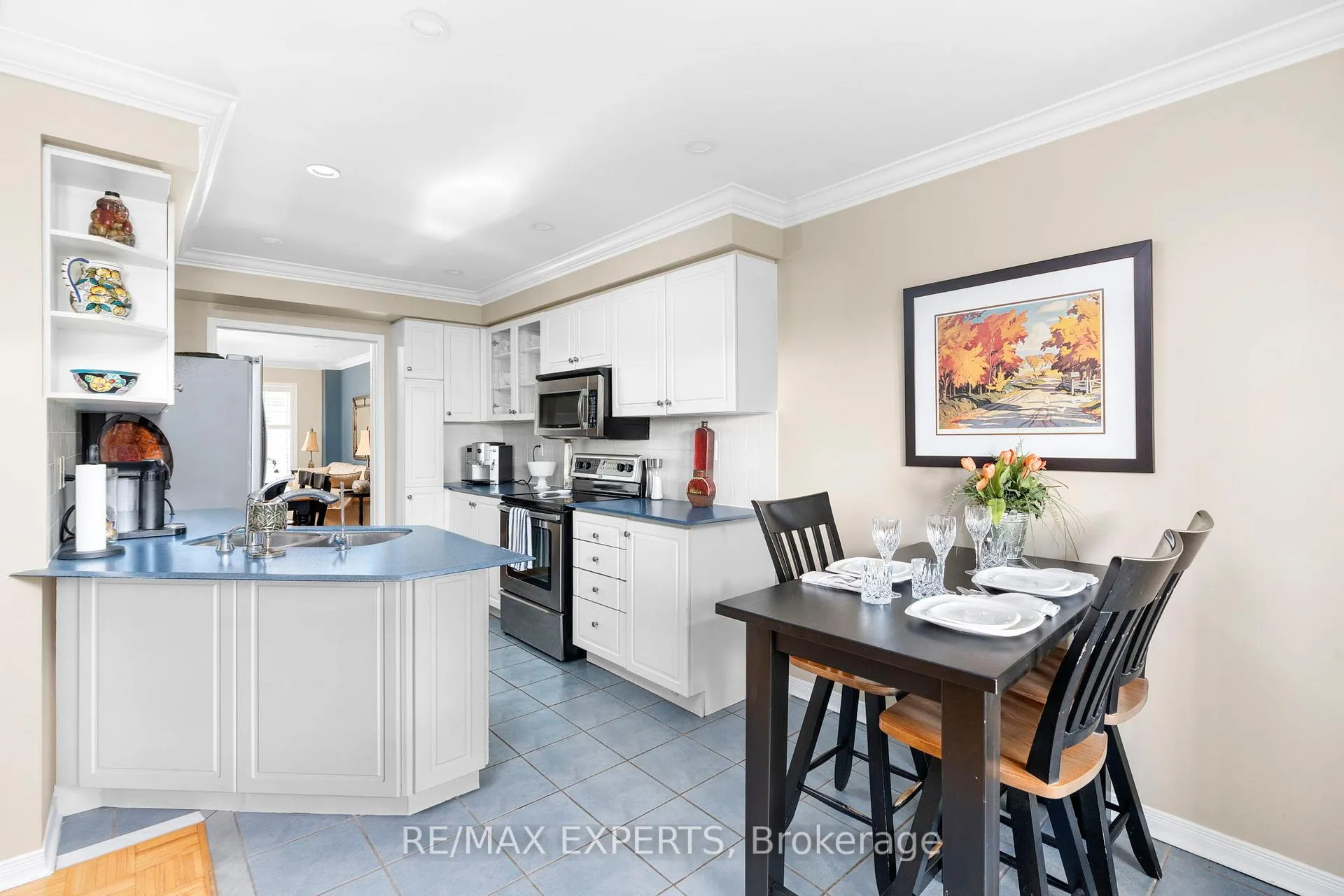 Photo 20 of 24 Dufferin Hill Drive, Vaughan, Patterson — HOMEH
