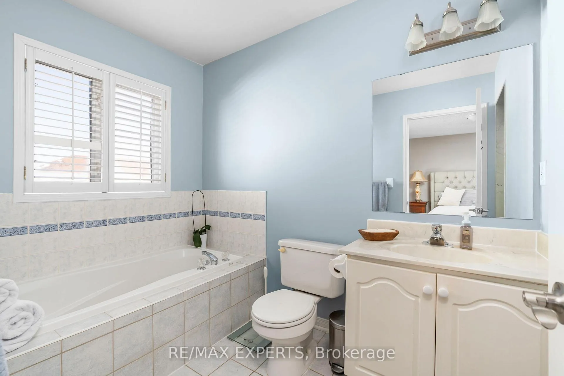 Photo 25 of 24 Dufferin Hill Drive, Vaughan, Patterson — HOMEH