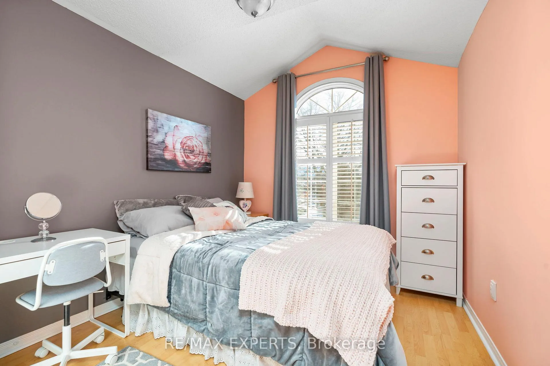Photo 26 of 24 Dufferin Hill Drive, Vaughan, Patterson — HOMEH