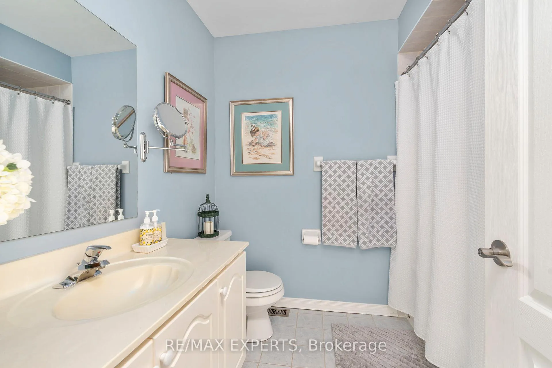 Photo 27 of 24 Dufferin Hill Drive, Vaughan, Patterson — HOMEH