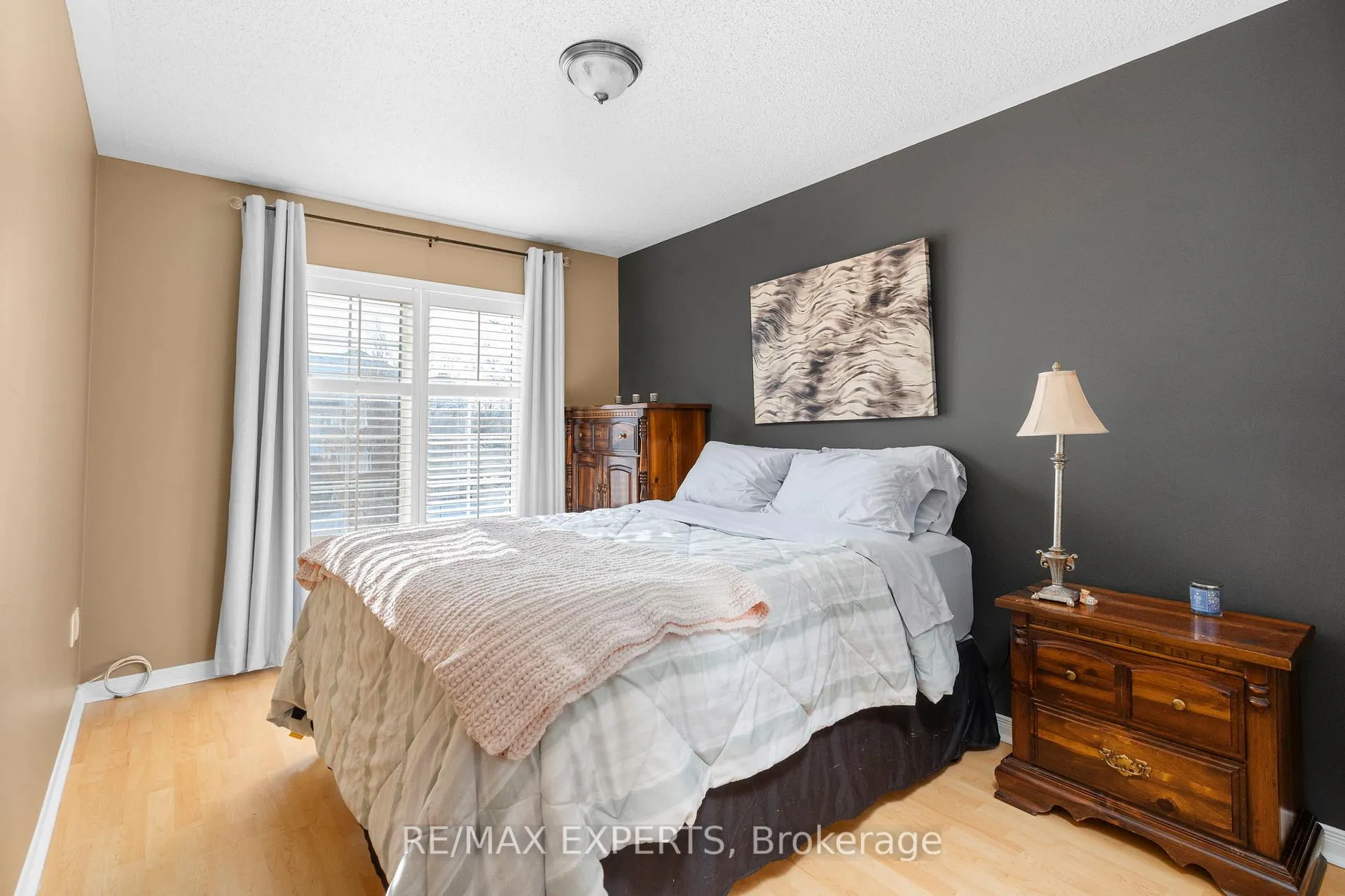 Photo 28 of 24 Dufferin Hill Drive, Vaughan, Patterson — HOMEH