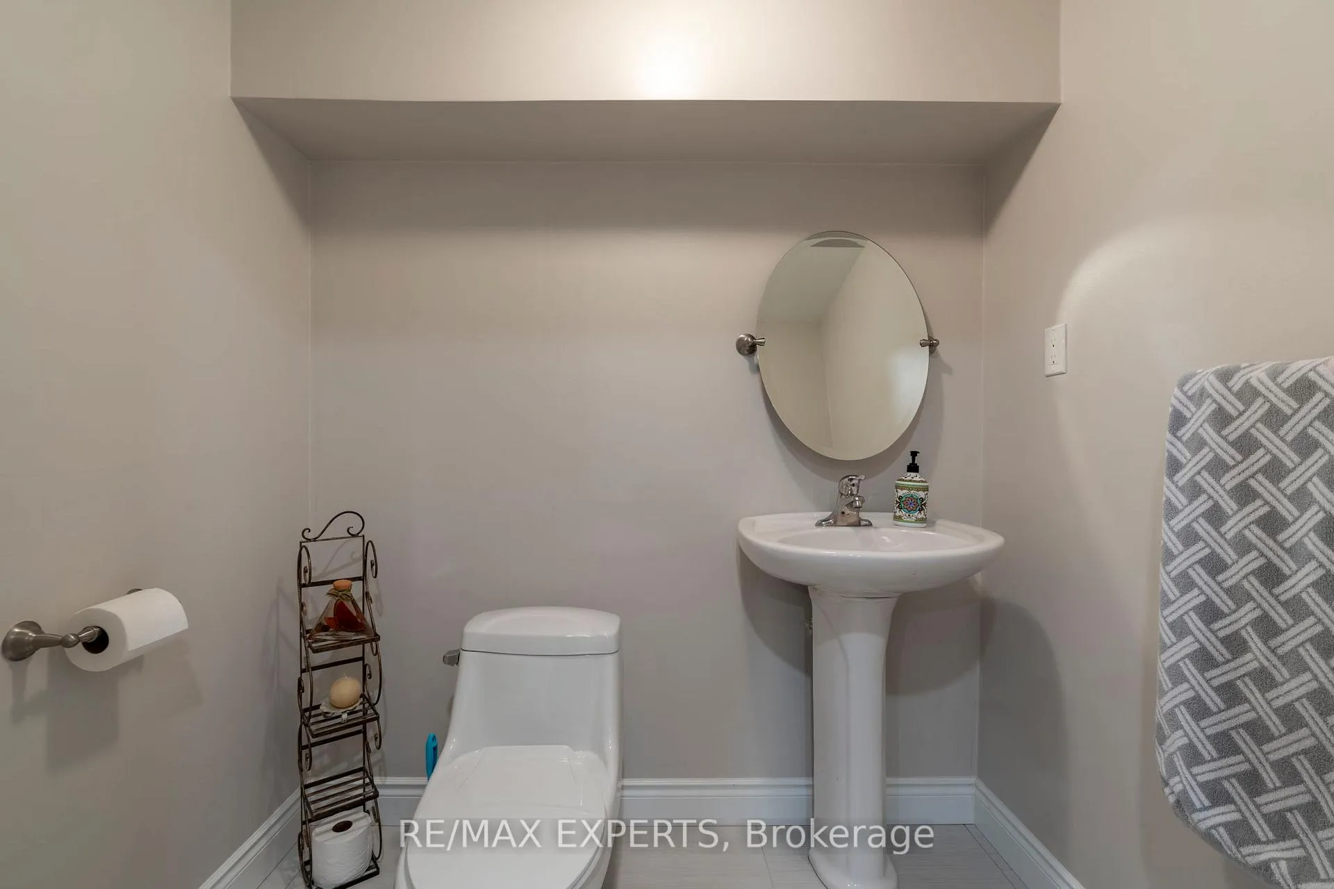 Photo 32 of 24 Dufferin Hill Drive, Vaughan, Patterson — HOMEH