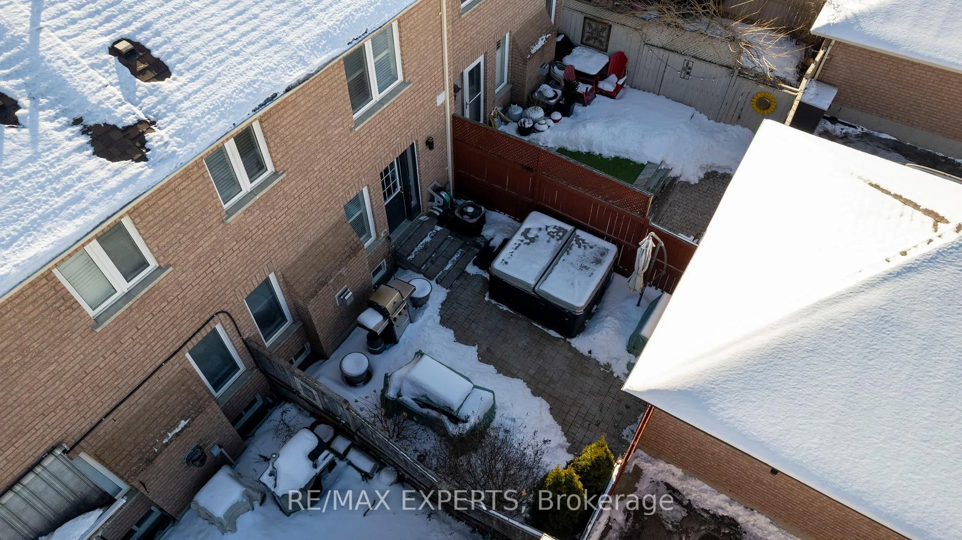 Photo 33 of 24 Dufferin Hill Drive, Vaughan, Patterson — HOMEH