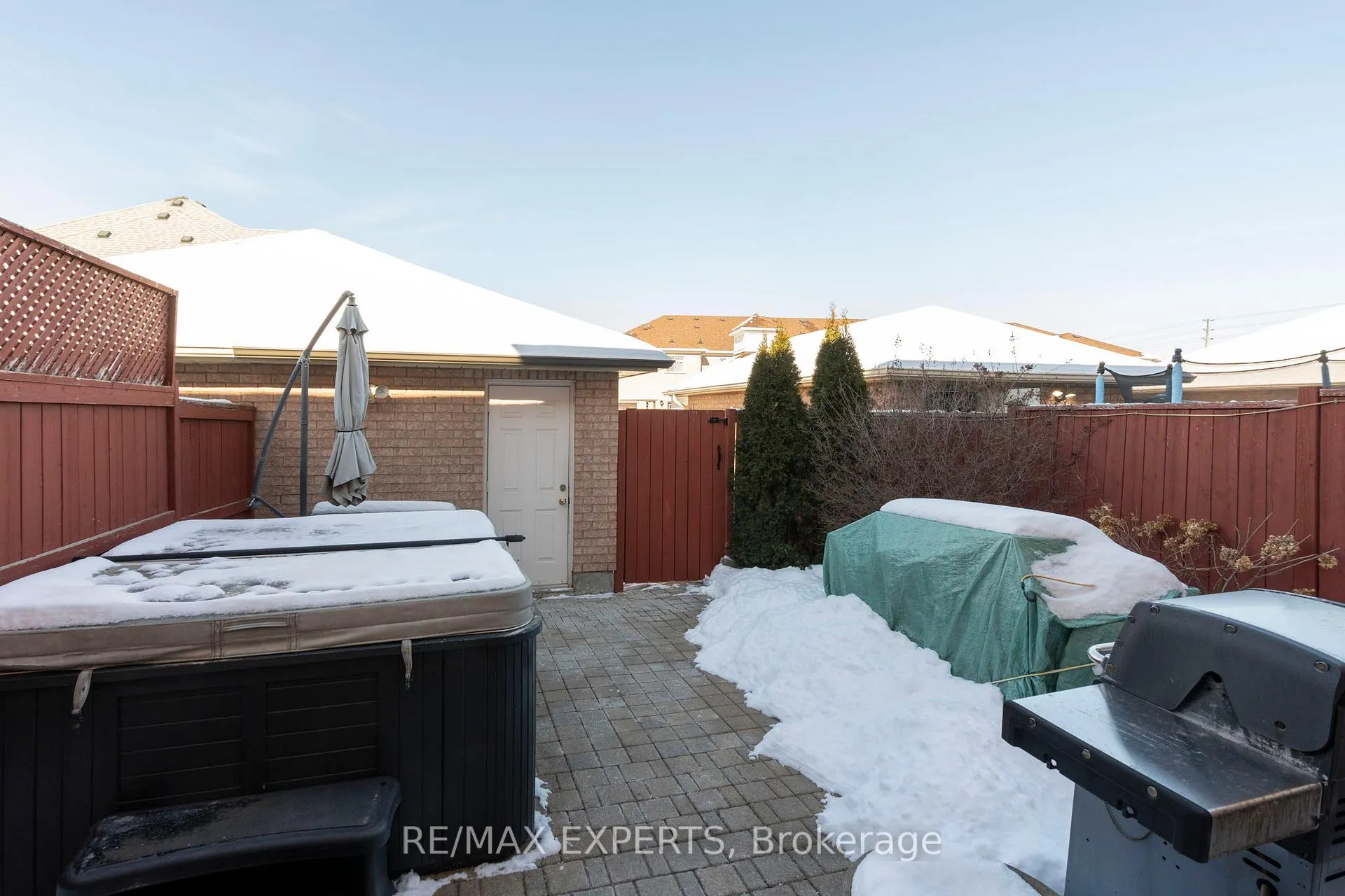 Photo 35 of 24 Dufferin Hill Drive, Vaughan, Patterson — HOMEH