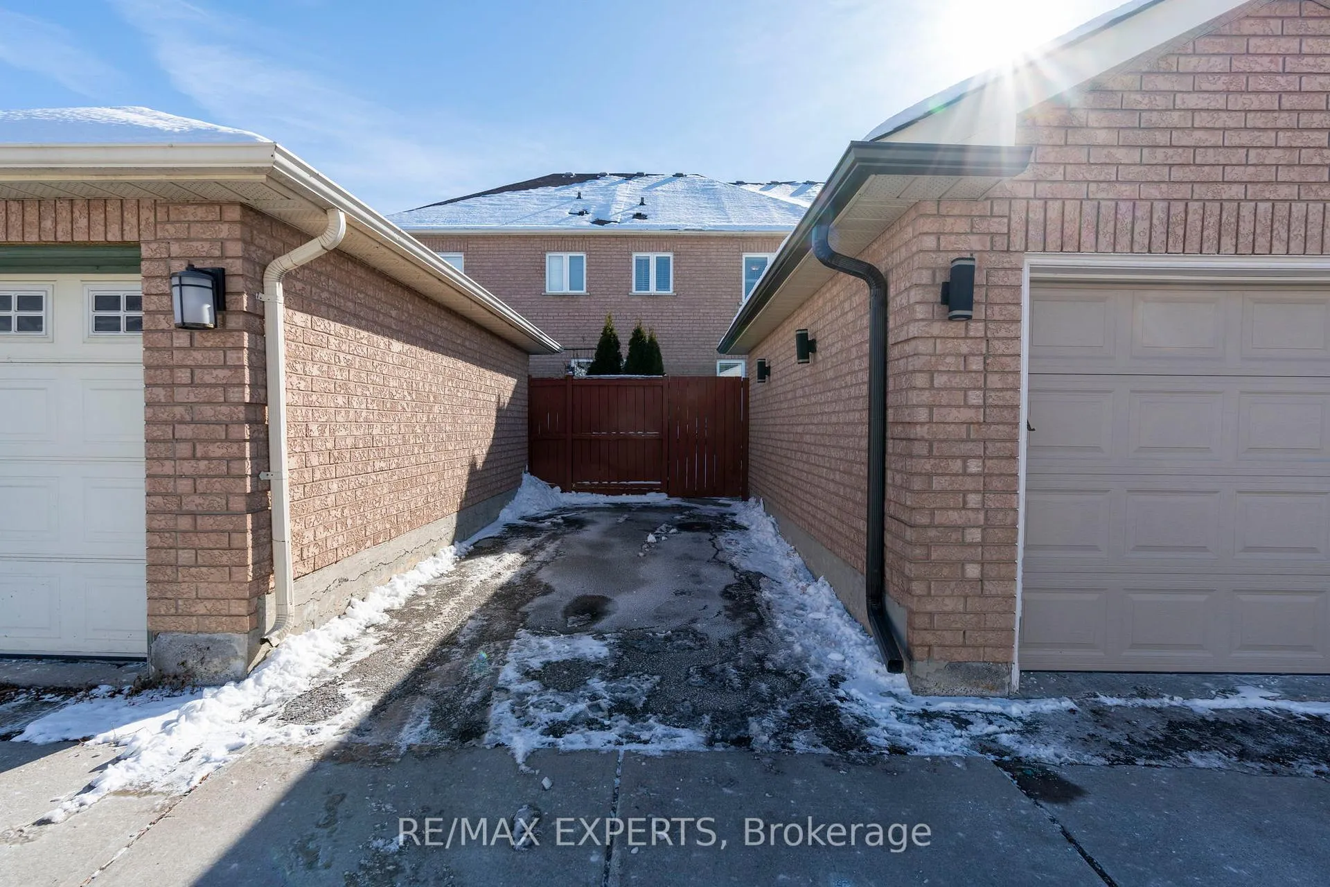 Photo 36 of 24 Dufferin Hill Drive, Vaughan, Patterson — HOMEH