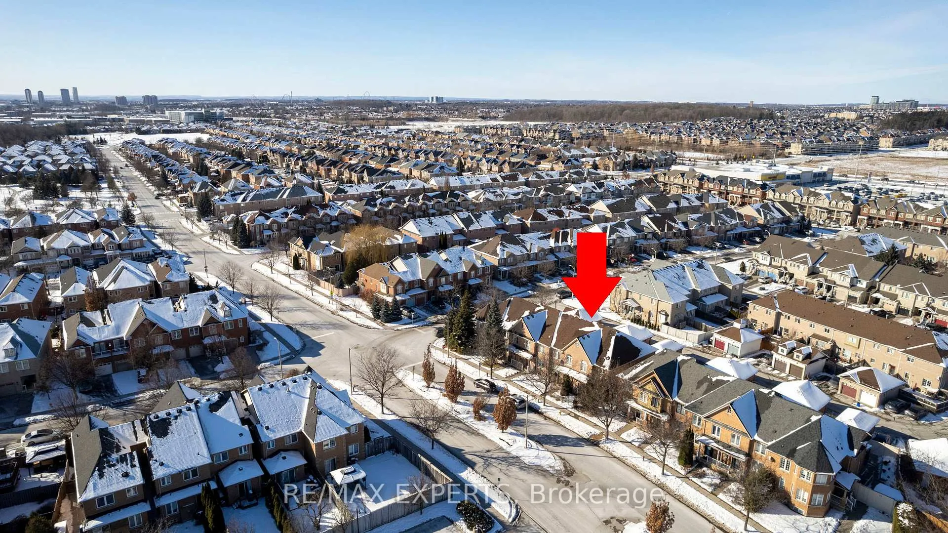 Photo 40 of 24 Dufferin Hill Drive, Vaughan, Patterson — HOMEH