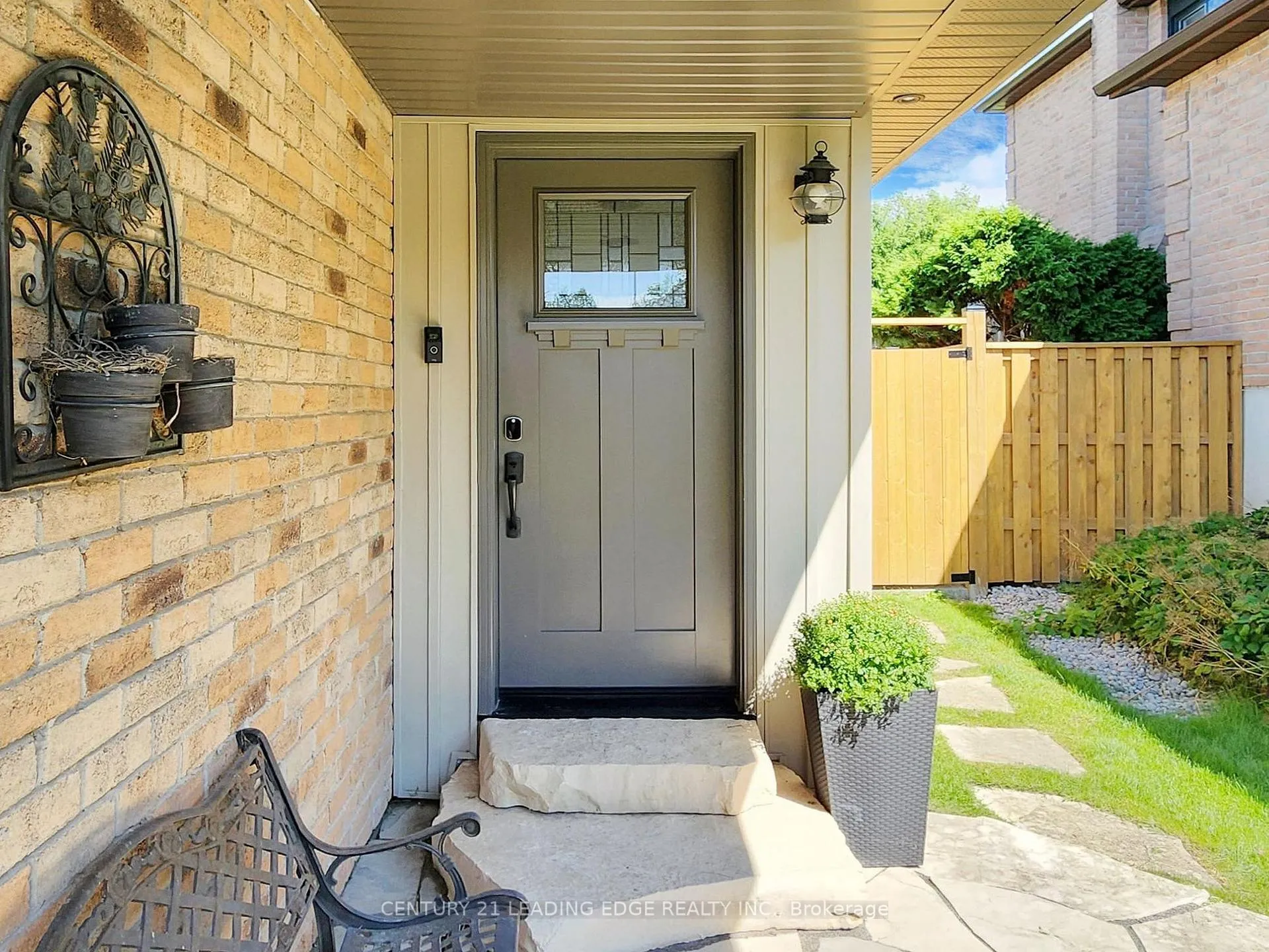 Photo 2 of 115 Walton Drive, Aurora, Aurora Village — HOMEH