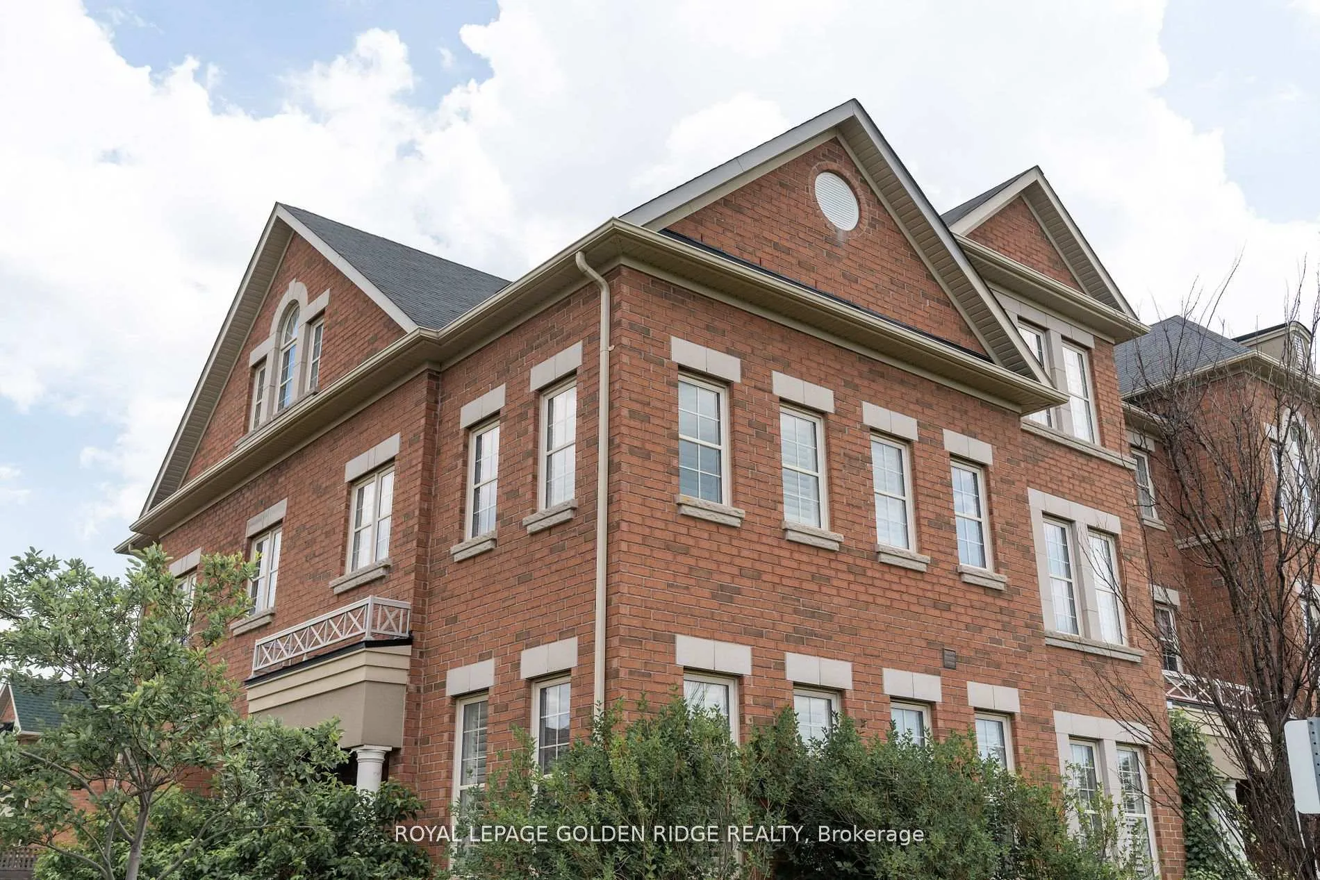Front of 10713 Woodbine Avenue