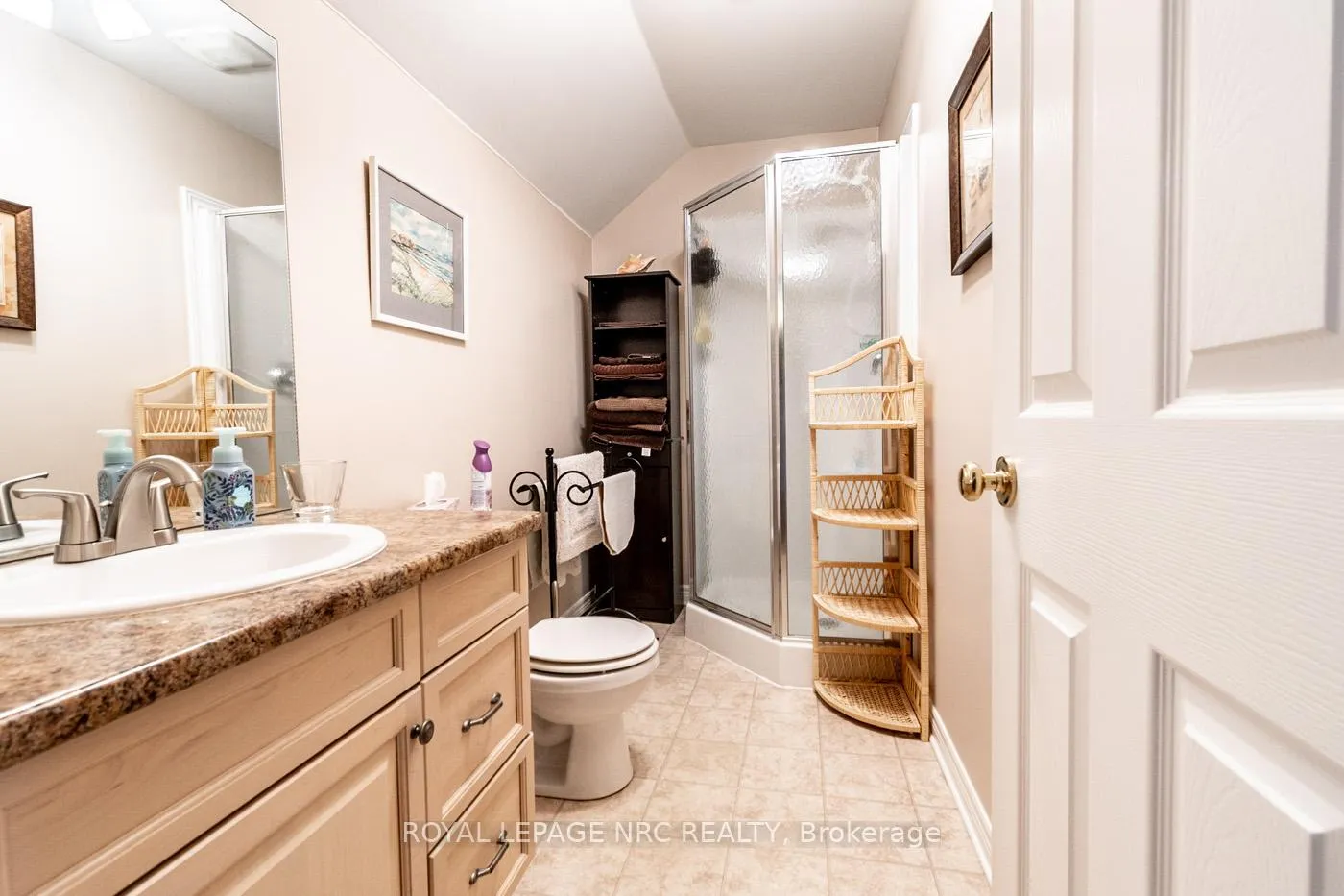 Photo 12 of Unit 2, 10 Pine Street N, Thorold, Thorold Downtown — HOMEH