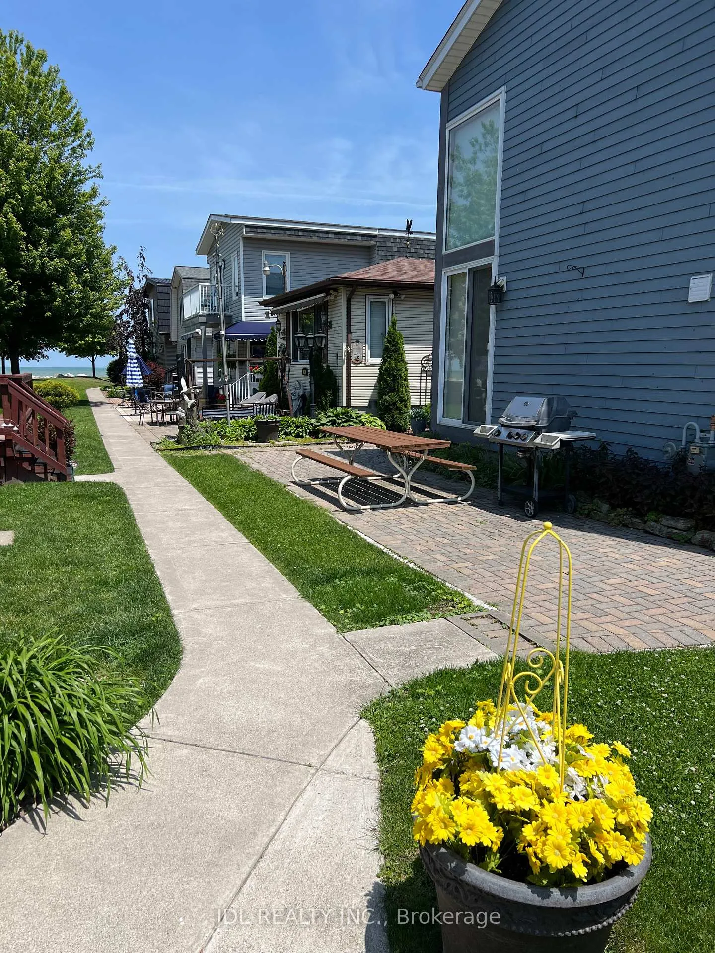 Photo 2 of Unit 48, 1192 Shoreline Avenue, Lakeshore — HOMEH